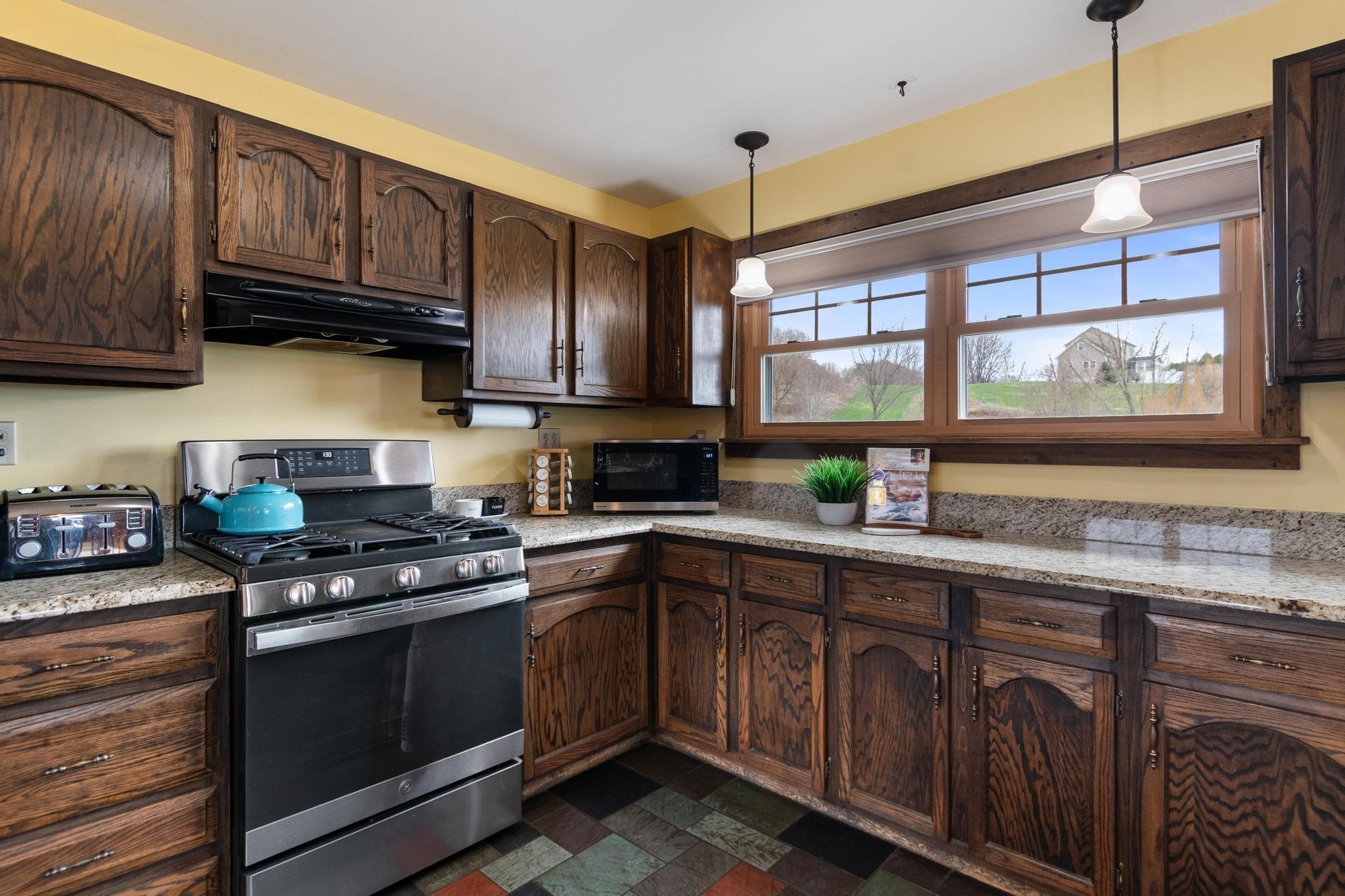 1995 Malletts Bay Avenue