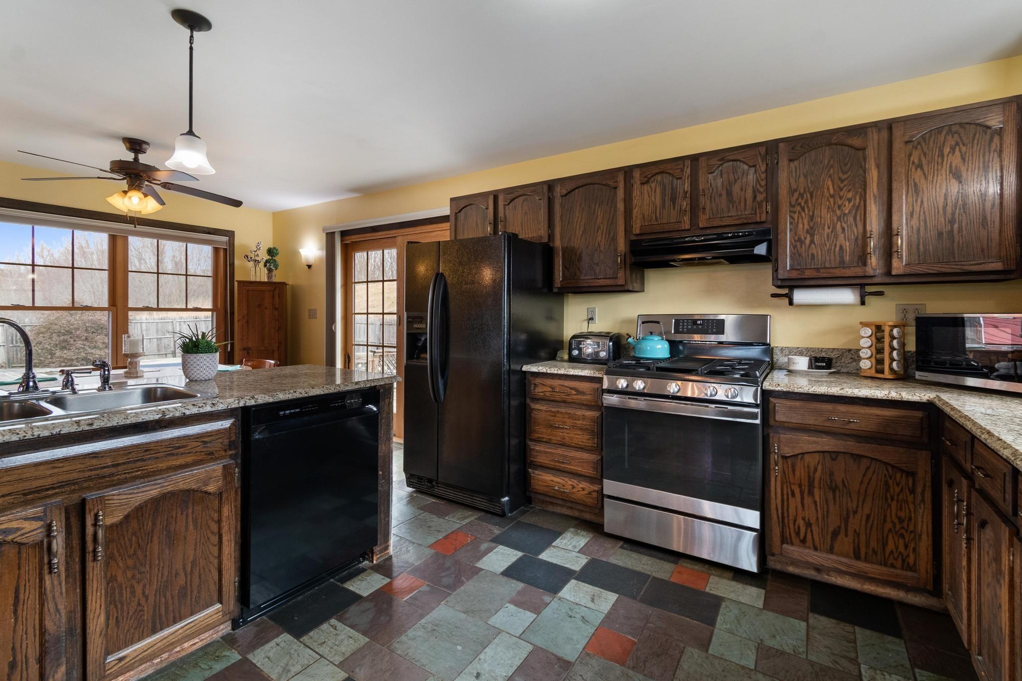 1995 Malletts Bay Avenue