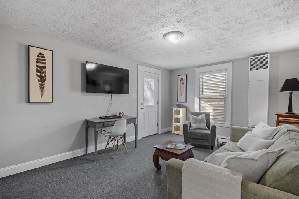 Photo of 65 S Elm Street #4, Manchester, NH 03103 (MLS # 5079416)