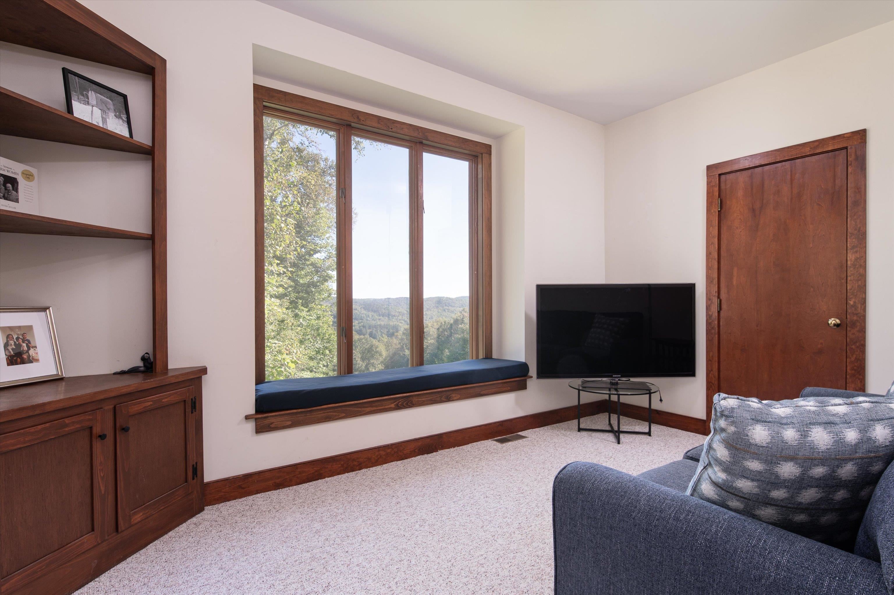 879 Glebe Mountain Road