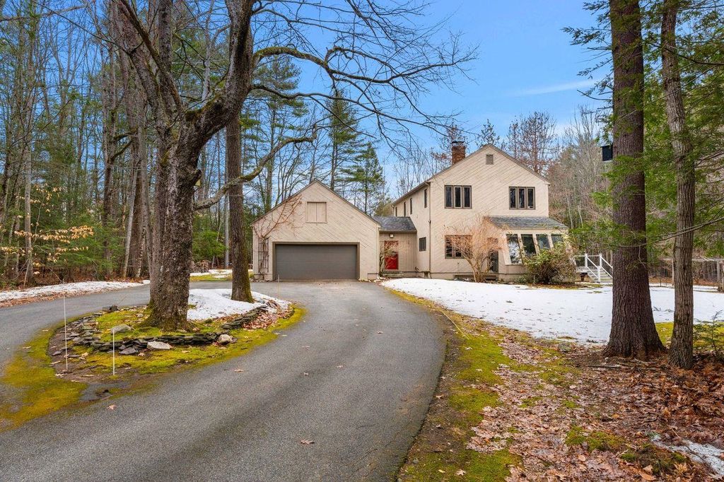 Photo of 12 Dudley Road, Brentwood, NH 03833 (MLS # 5080944)