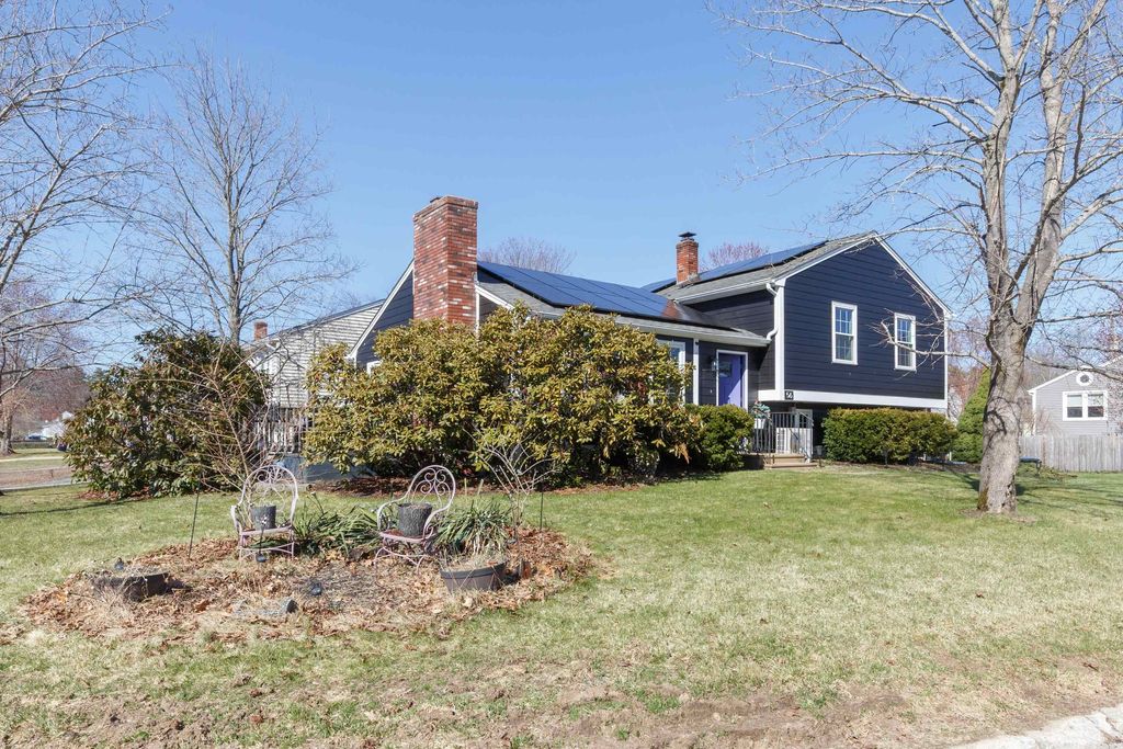 Photo of 56 Hazelton Court, Manchester, NH 03103 (MLS # 5083381)