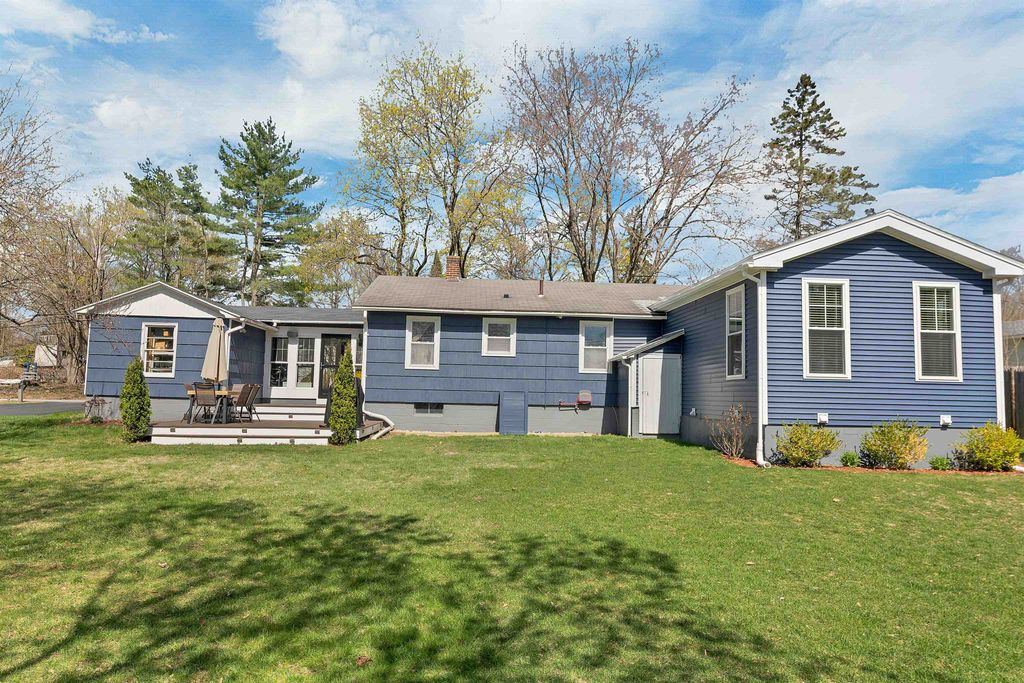 Photo of 5 Pleasant Street, Merrimack, NH 03054 (MLS # 5086319)