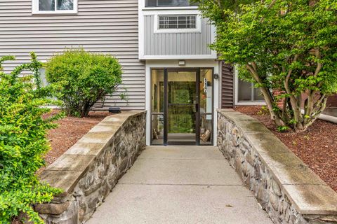 Photo of 117 Cluff Crossing #7, Salem, NH 03079 (MLS # 5089075)