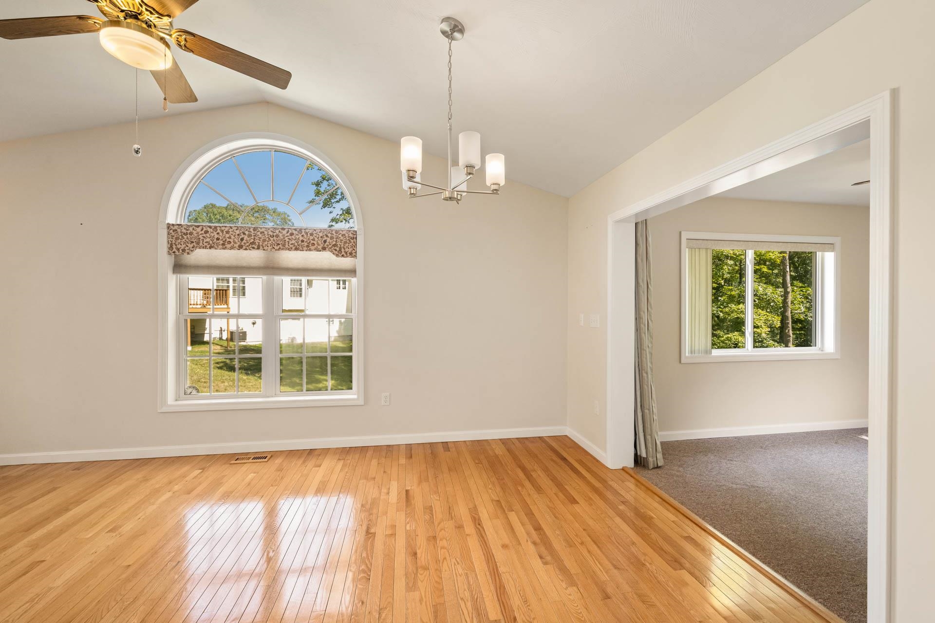 Londonderry, New Hampshire 03053, United States, 2 Bedrooms Bedrooms, ,2 BathroomsBathrooms,Residential,Pending,190437