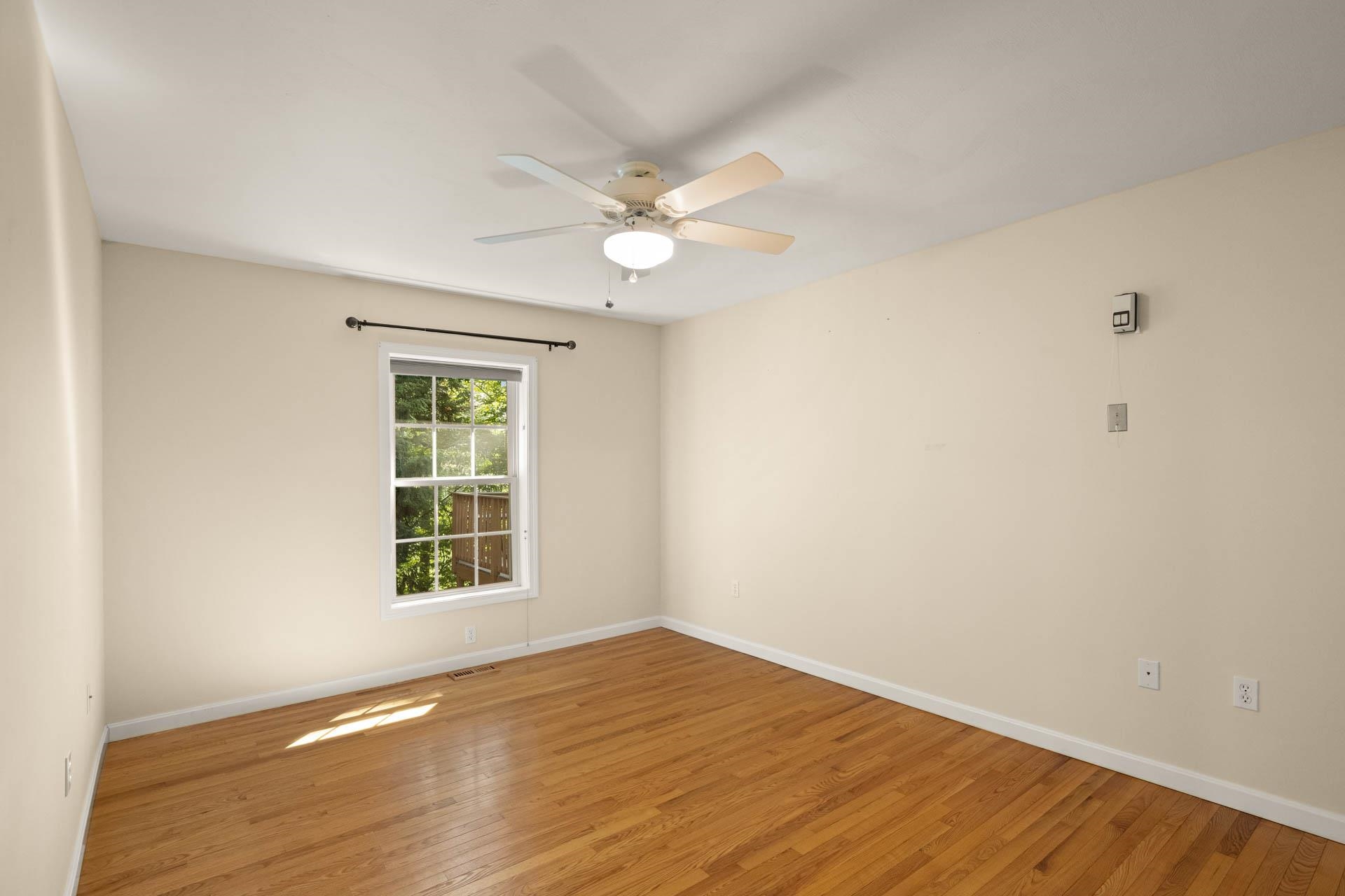 Londonderry, New Hampshire 03053, United States, 2 Bedrooms Bedrooms, ,2 BathroomsBathrooms,Residential,Pending,190437