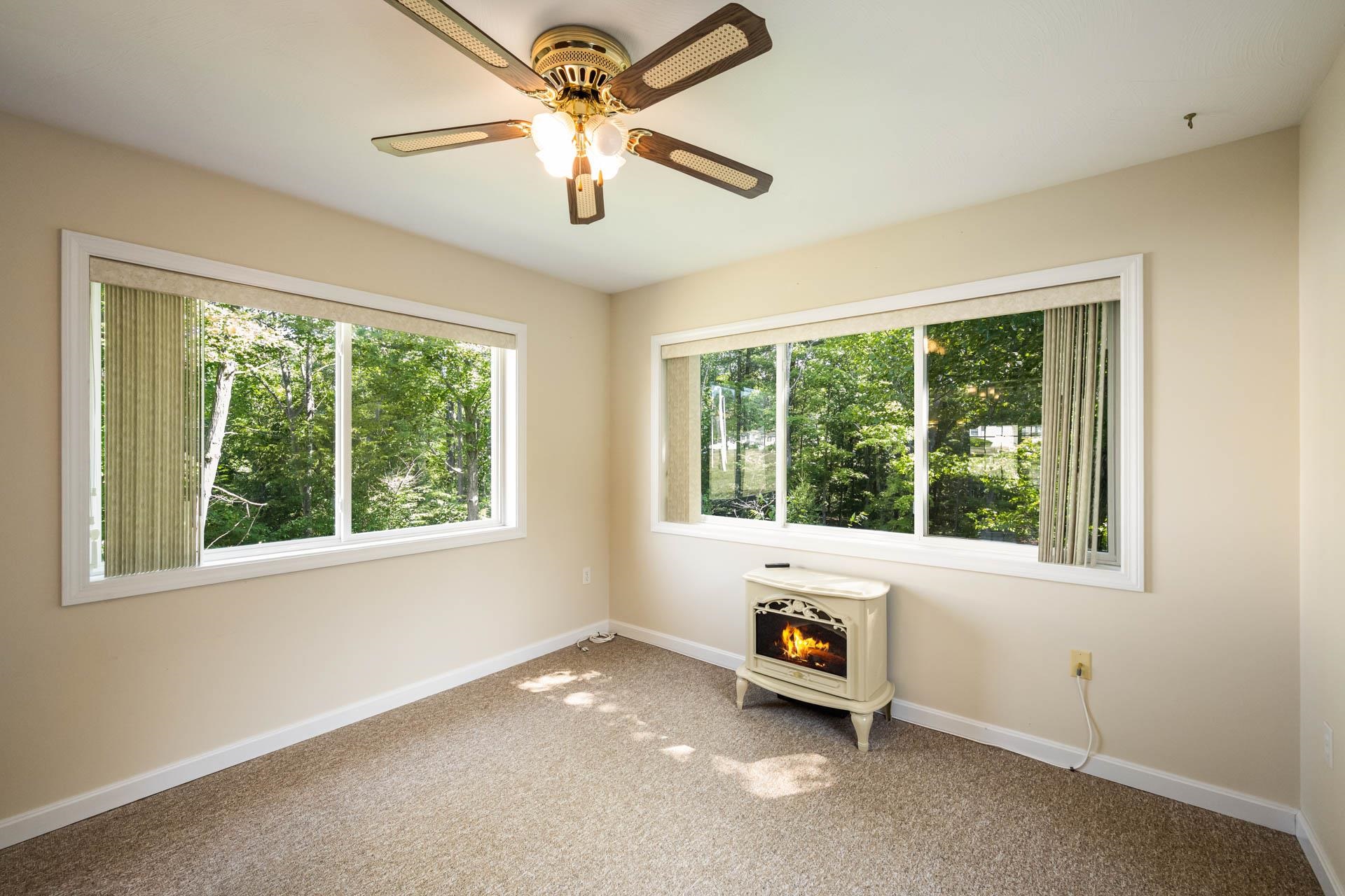 Londonderry, New Hampshire 03053, United States, 2 Bedrooms Bedrooms, ,2 BathroomsBathrooms,Residential,Pending,190437