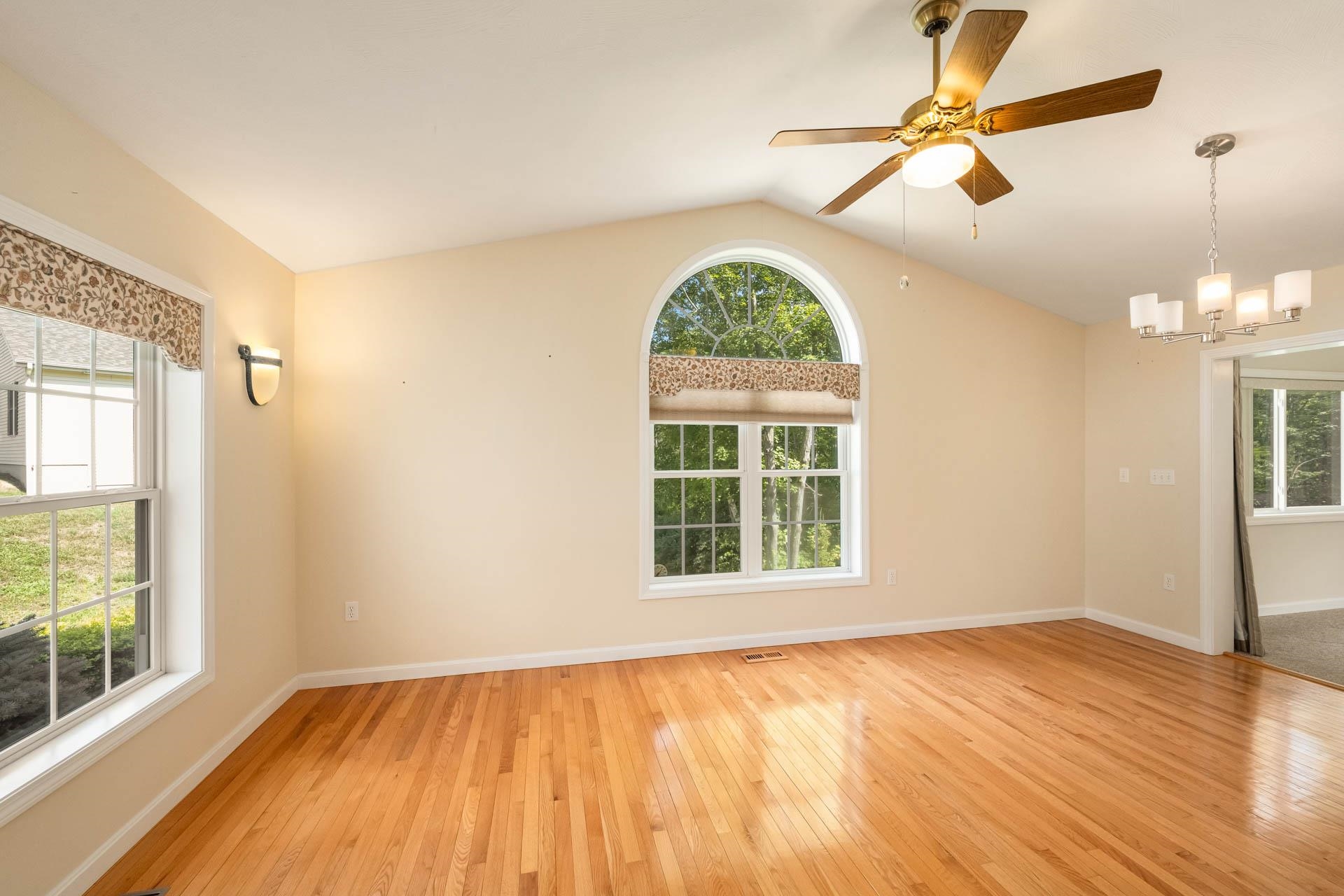 Londonderry, New Hampshire 03053, United States, 2 Bedrooms Bedrooms, ,2 BathroomsBathrooms,Residential,Pending,190437