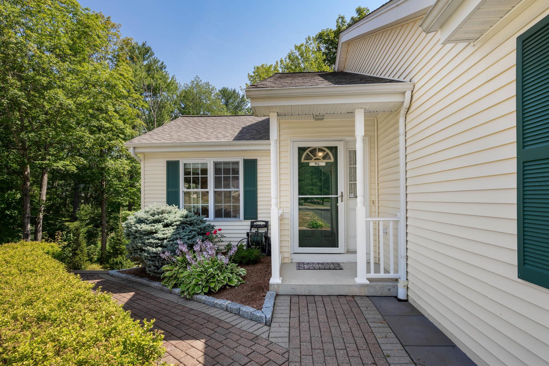 Londonderry, New Hampshire 03053, United States, 2 Bedrooms Bedrooms, ,2 BathroomsBathrooms,Residential,Pending,190437