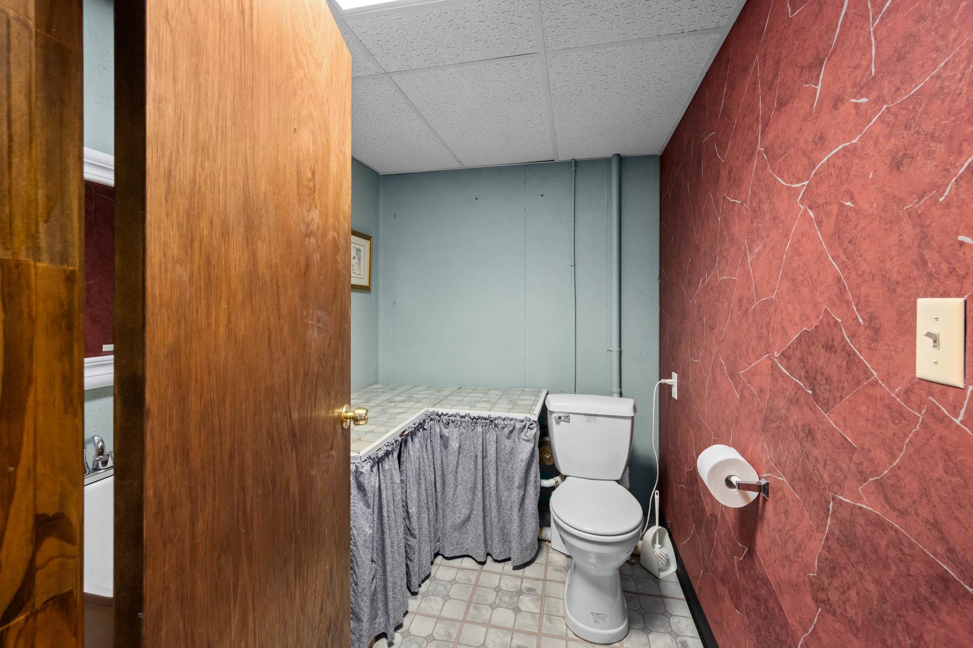 Londonderry, New Hampshire 03053, United States, 2 Bedrooms Bedrooms, ,2 BathroomsBathrooms,Residential,Pending,190437