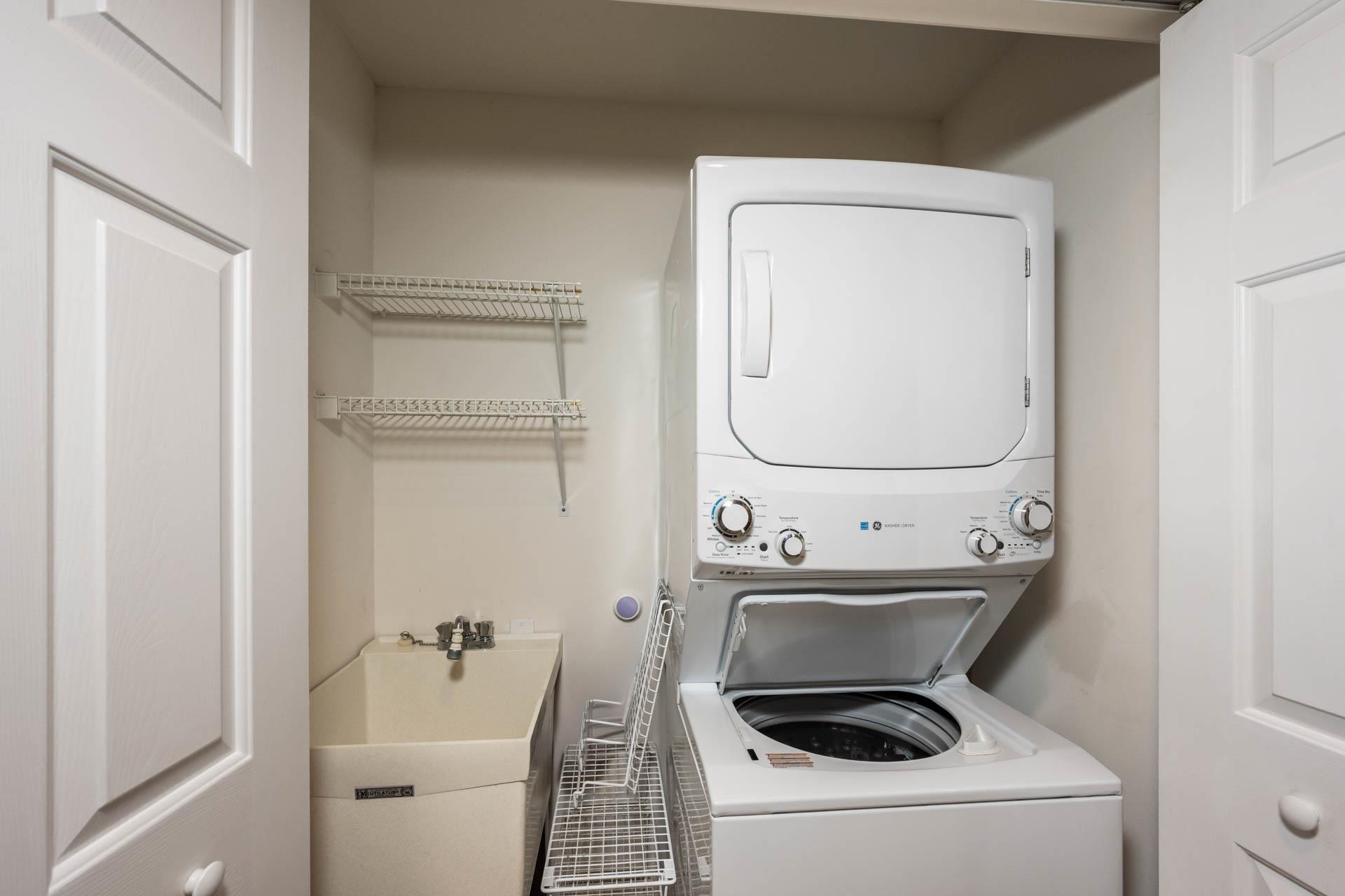 Londonderry, New Hampshire 03053, United States, 2 Bedrooms Bedrooms, ,2 BathroomsBathrooms,Residential,Pending,190437