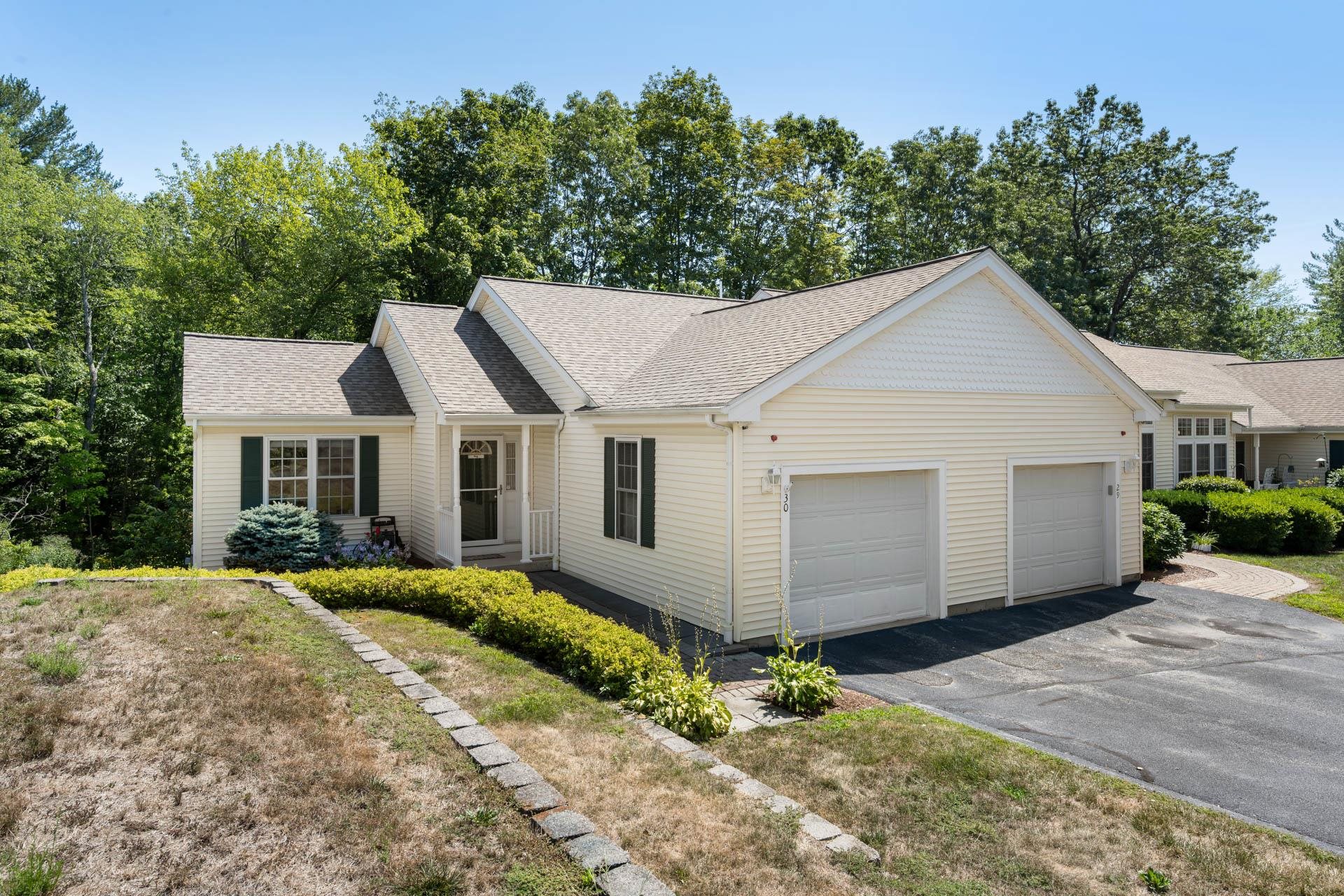 Londonderry, New Hampshire 03053, United States, 2 Bedrooms Bedrooms, ,2 BathroomsBathrooms,Residential,Pending,190437