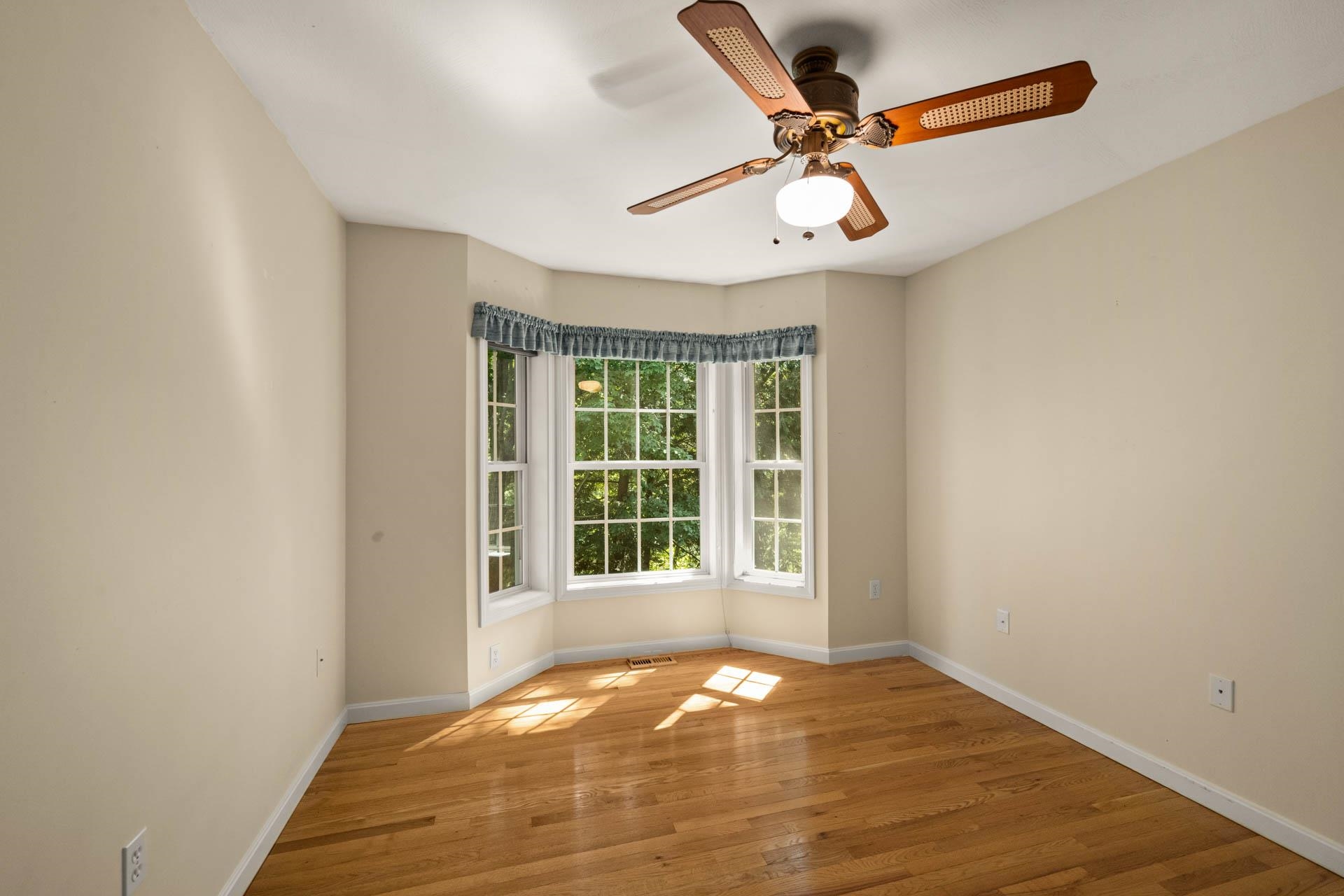 Londonderry, New Hampshire 03053, United States, 2 Bedrooms Bedrooms, ,2 BathroomsBathrooms,Residential,Pending,190437