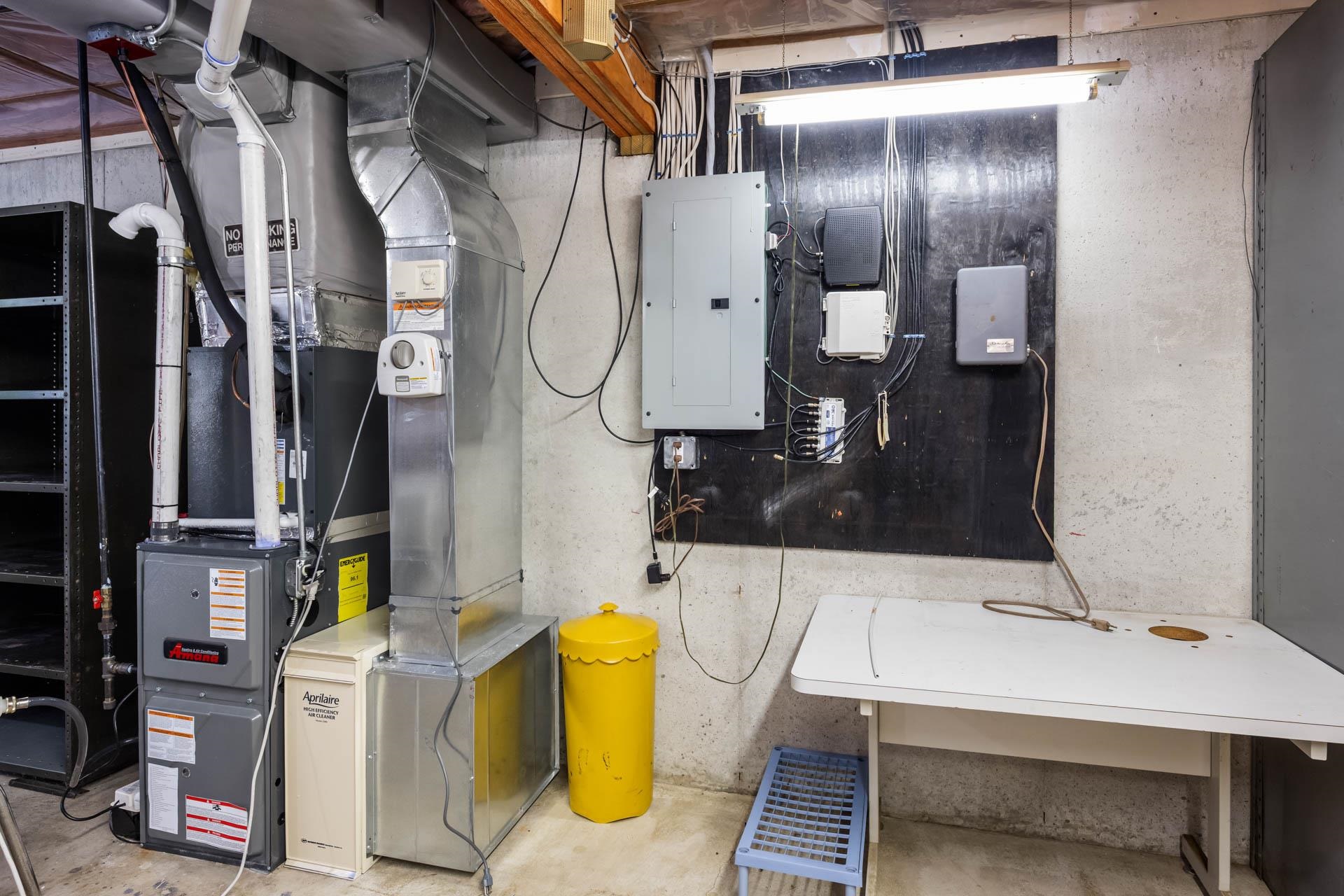 Londonderry, New Hampshire 03053, United States, 2 Bedrooms Bedrooms, ,2 BathroomsBathrooms,Residential,Pending,190437