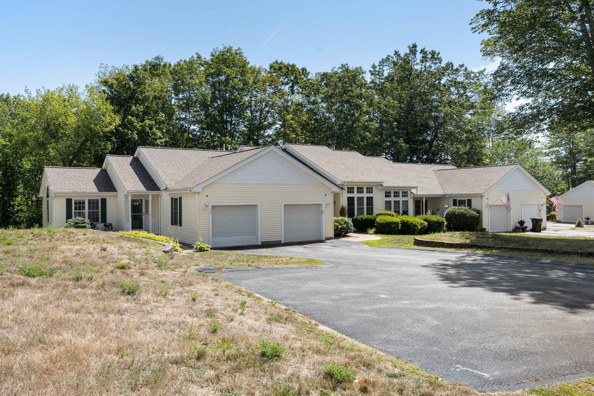 Londonderry, New Hampshire 03053, United States, 2 Bedrooms Bedrooms, ,2 BathroomsBathrooms,Residential,Pending,190437