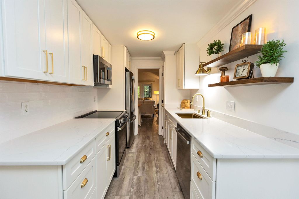 Photo of 1 Colonial Square #1, Peterborough, NH 03458 (MLS # 5066755)