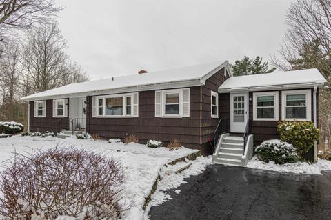 Photo of 5 Maple Avenue, Atkinson, NH 03811 (MLS # 5071626)