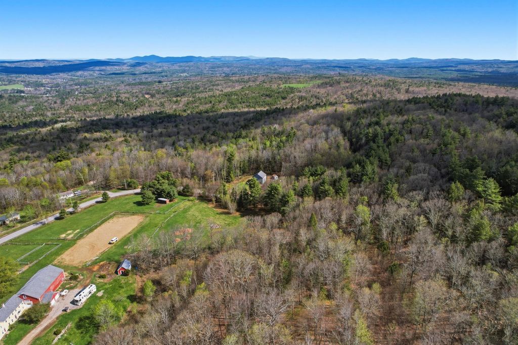 Photo of 4 Mullen Drive #4, Pittsfield, NH 03263 (MLS # 5088324)