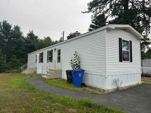 Photo of 40 Pinyon Place, Londonderry, NH 03053 (MLS # 5057230)