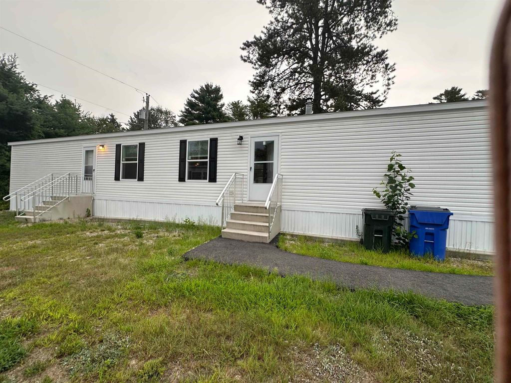 Photo of 40 Pinyon Place, Londonderry, NH 03053 (MLS # 5057230)