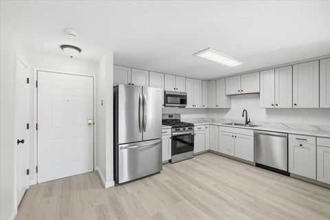 4 Knightsbridge Drive 206 Nashua NH 03063