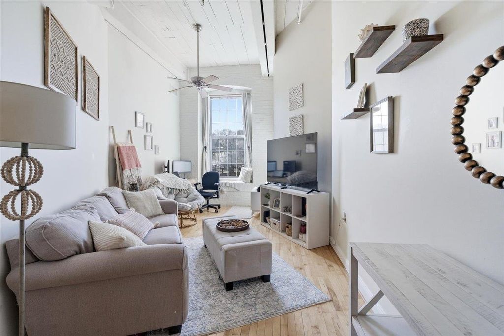 Photo of 100 Main Street #203, Pembroke, NH 03275 (MLS # 5078038)