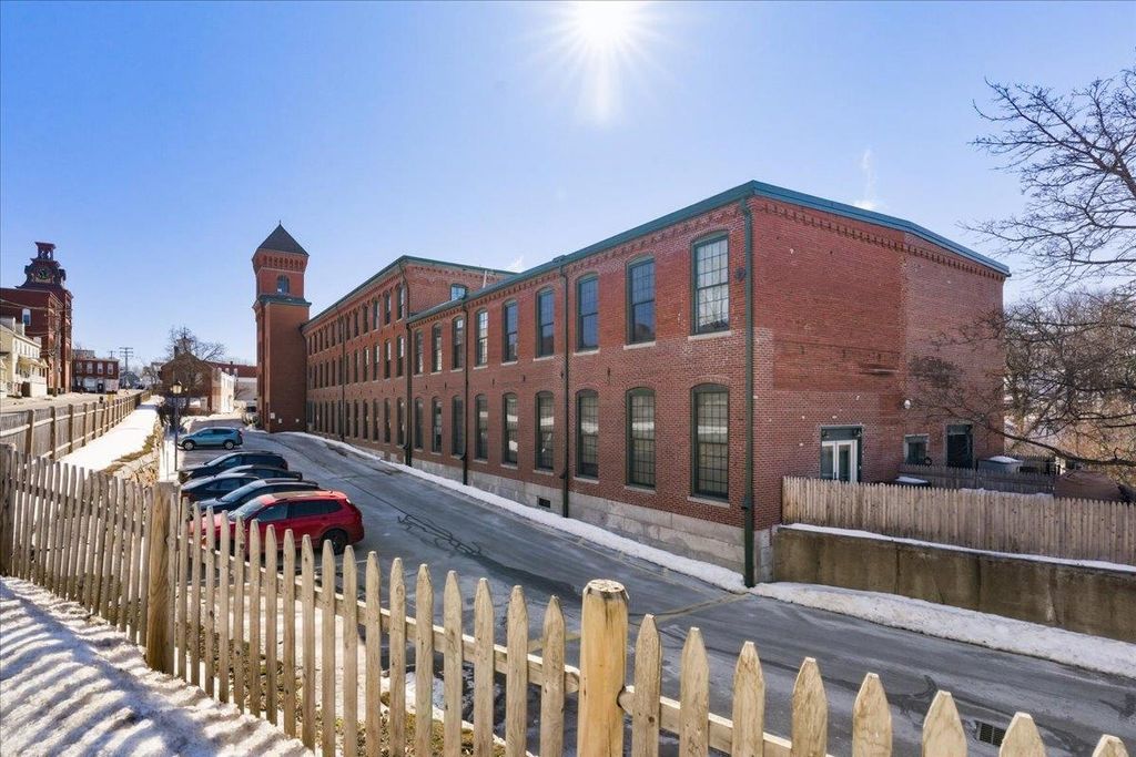 Photo of 100 Main Street #203, Pembroke, NH 03275 (MLS # 5078038)