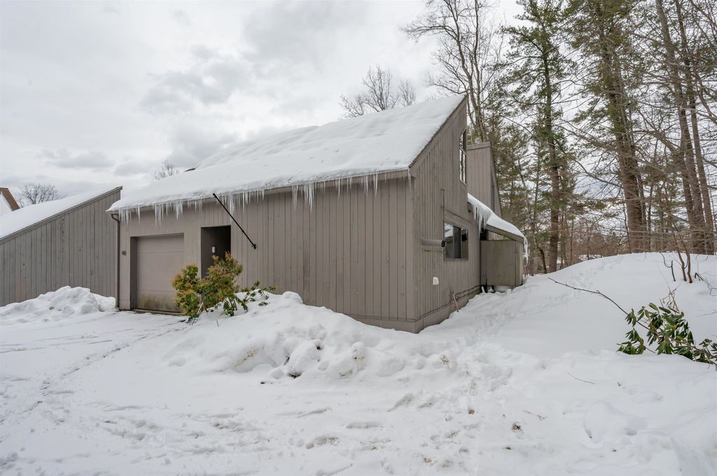 Photo of 44 Coburn Woods Avenue #44, Nashua, NH 03063 (MLS # 5076555)