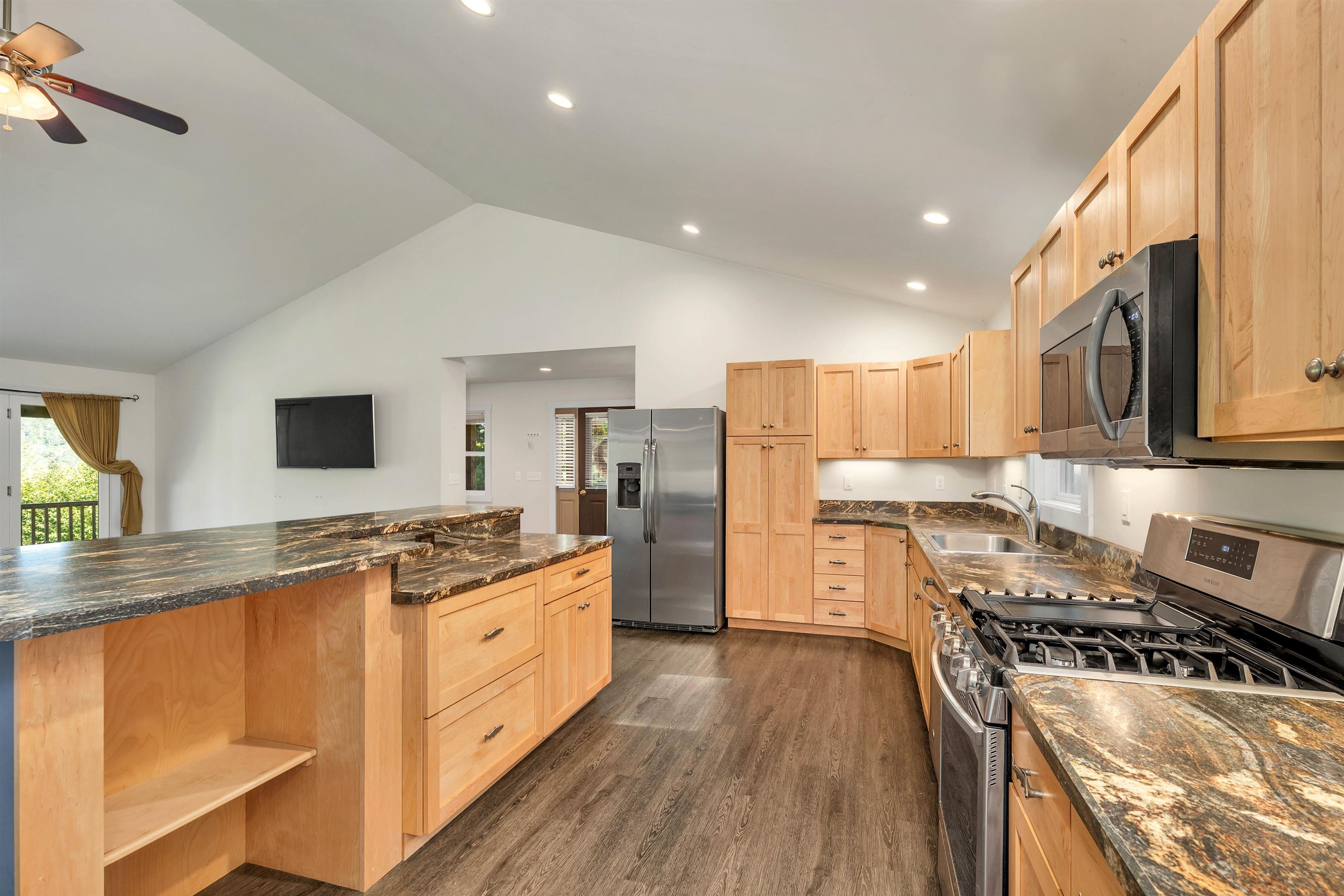 Fairlee, Vermont 05045, United States, 3 Bedrooms Bedrooms, ,2 BathroomsBathrooms,Residential,Pending,19520