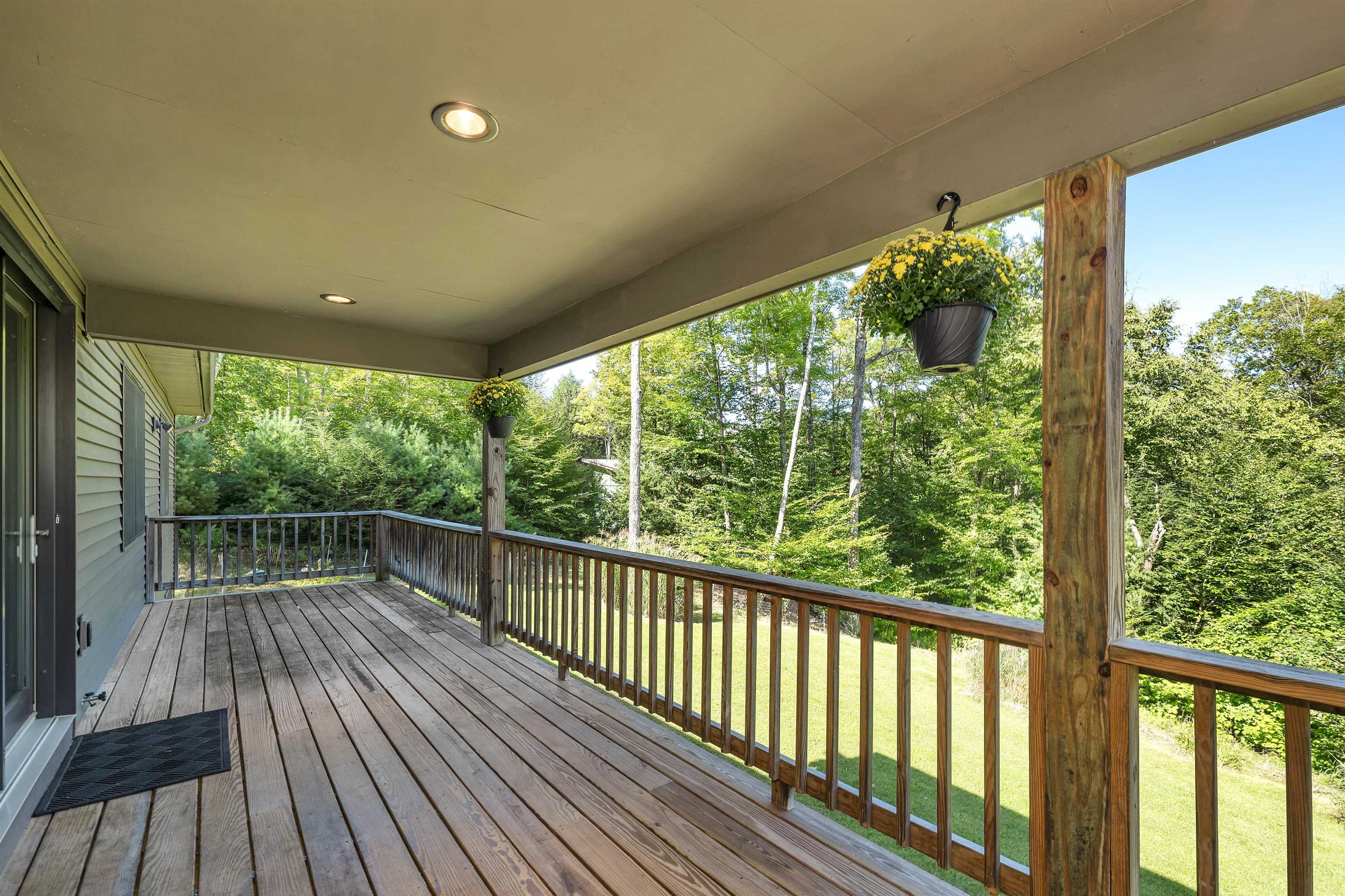 Fairlee, Vermont 05045, United States, 3 Bedrooms Bedrooms, ,2 BathroomsBathrooms,Residential,Pending,19520