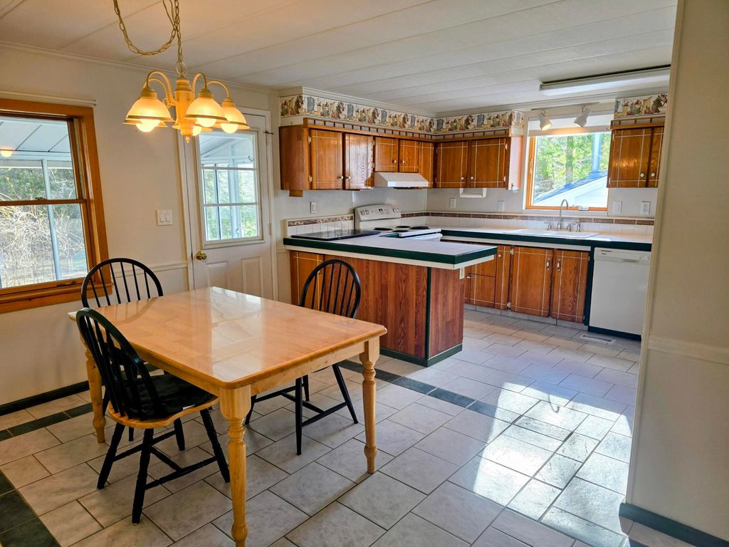 Photo of 1 Marsh Hill Circle, Tilton, NH 03276 (MLS # 5083833)