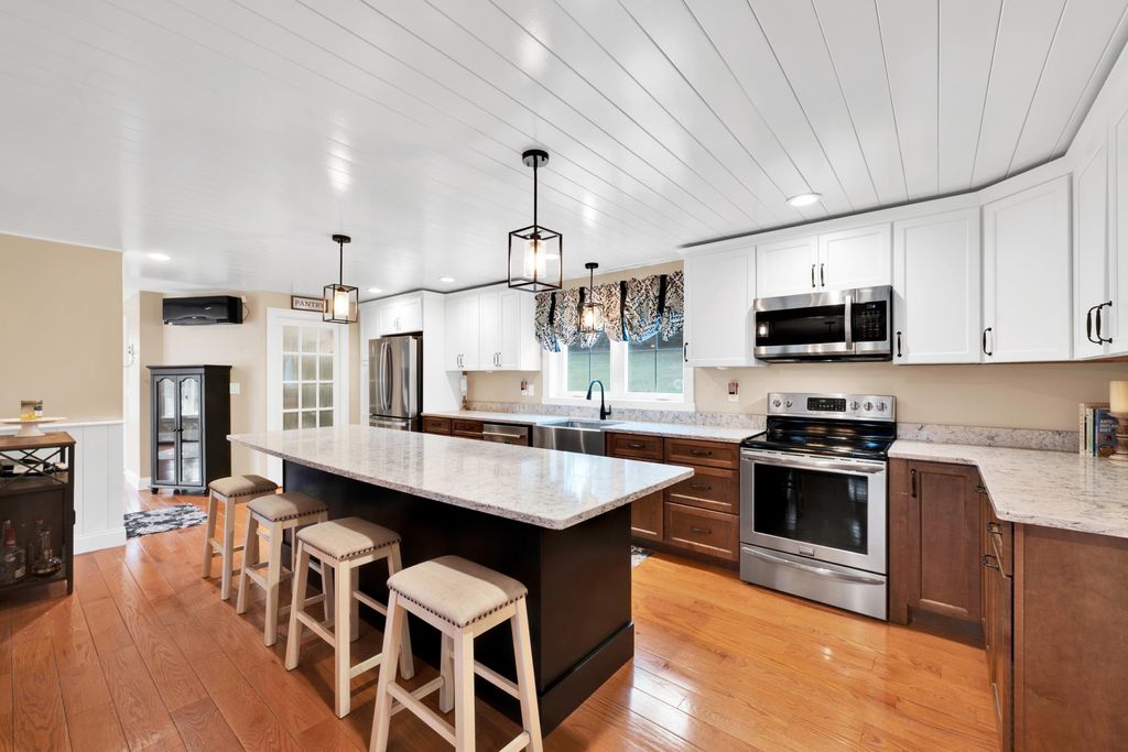 Photo of 25 Riverview Circle, Litchfield, NH 03052 (MLS # 5082253)