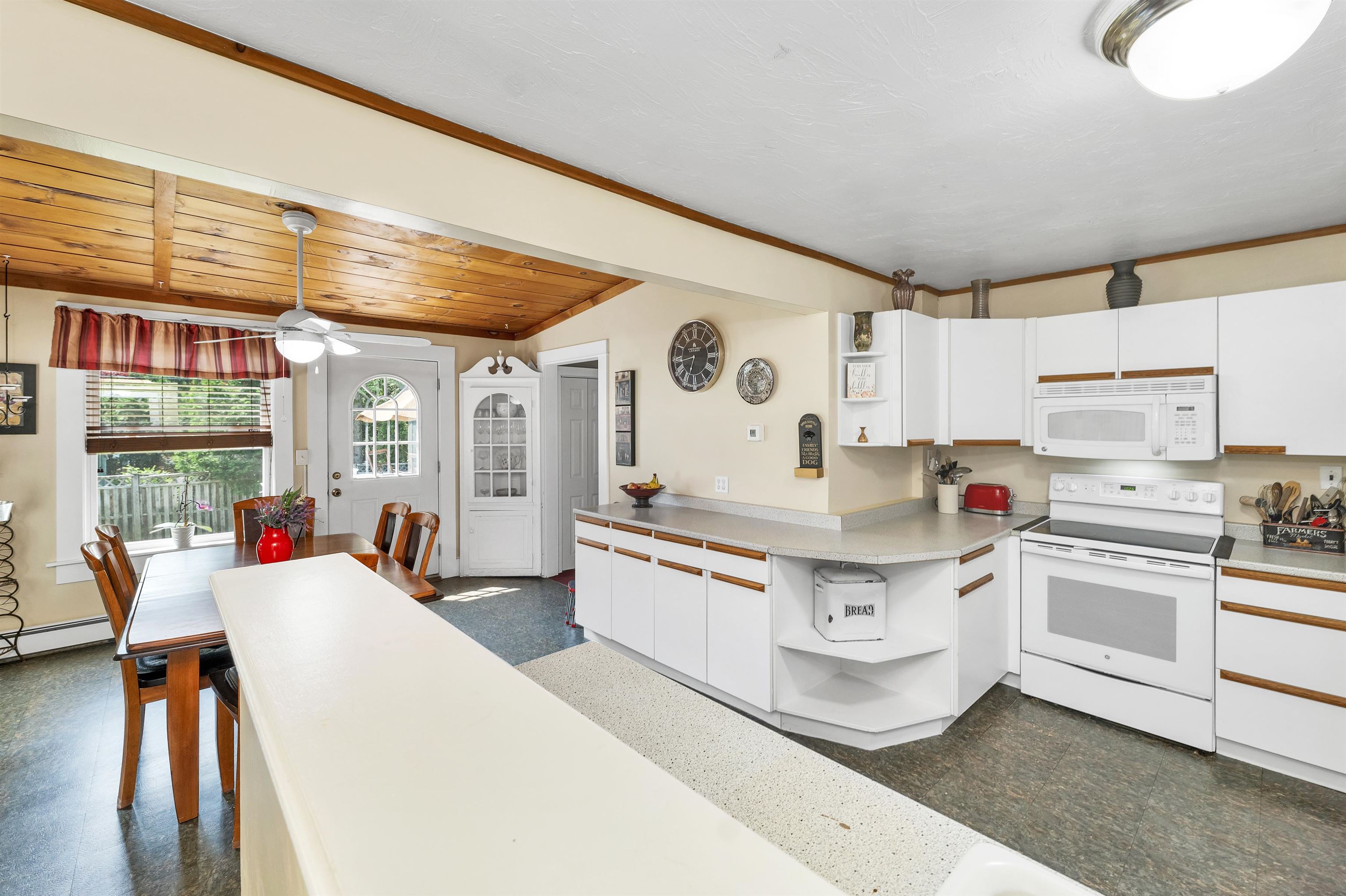 Laconia, New Hampshire 03246, United States, 4 Bedrooms Bedrooms, ,2 BathroomsBathrooms,Residential,Pending,151346