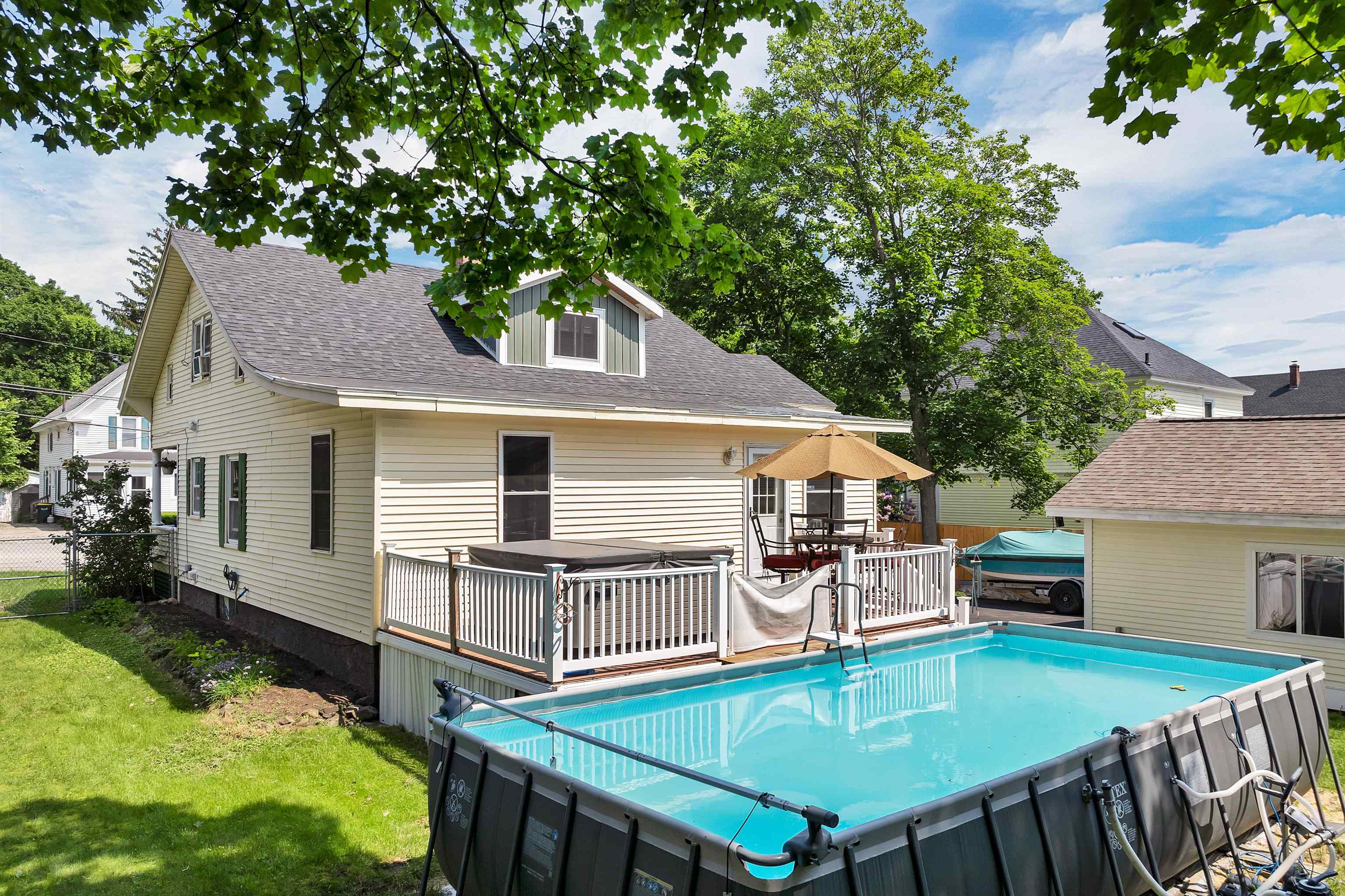 Laconia, New Hampshire 03246, United States, 4 Bedrooms Bedrooms, ,2 BathroomsBathrooms,Residential,Pending,151346