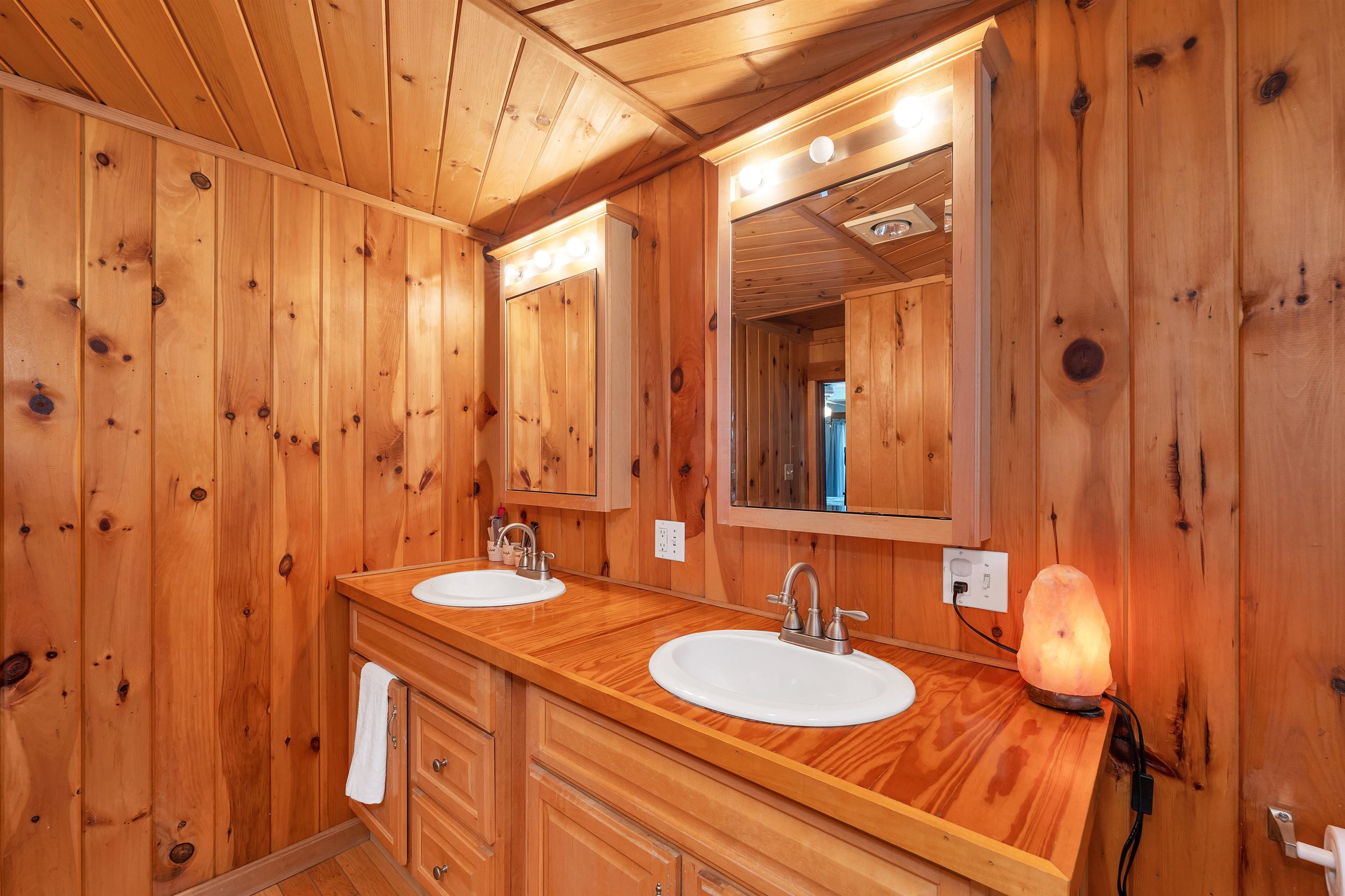 Laconia, New Hampshire 03246, United States, 4 Bedrooms Bedrooms, ,2 BathroomsBathrooms,Residential,Pending,151346