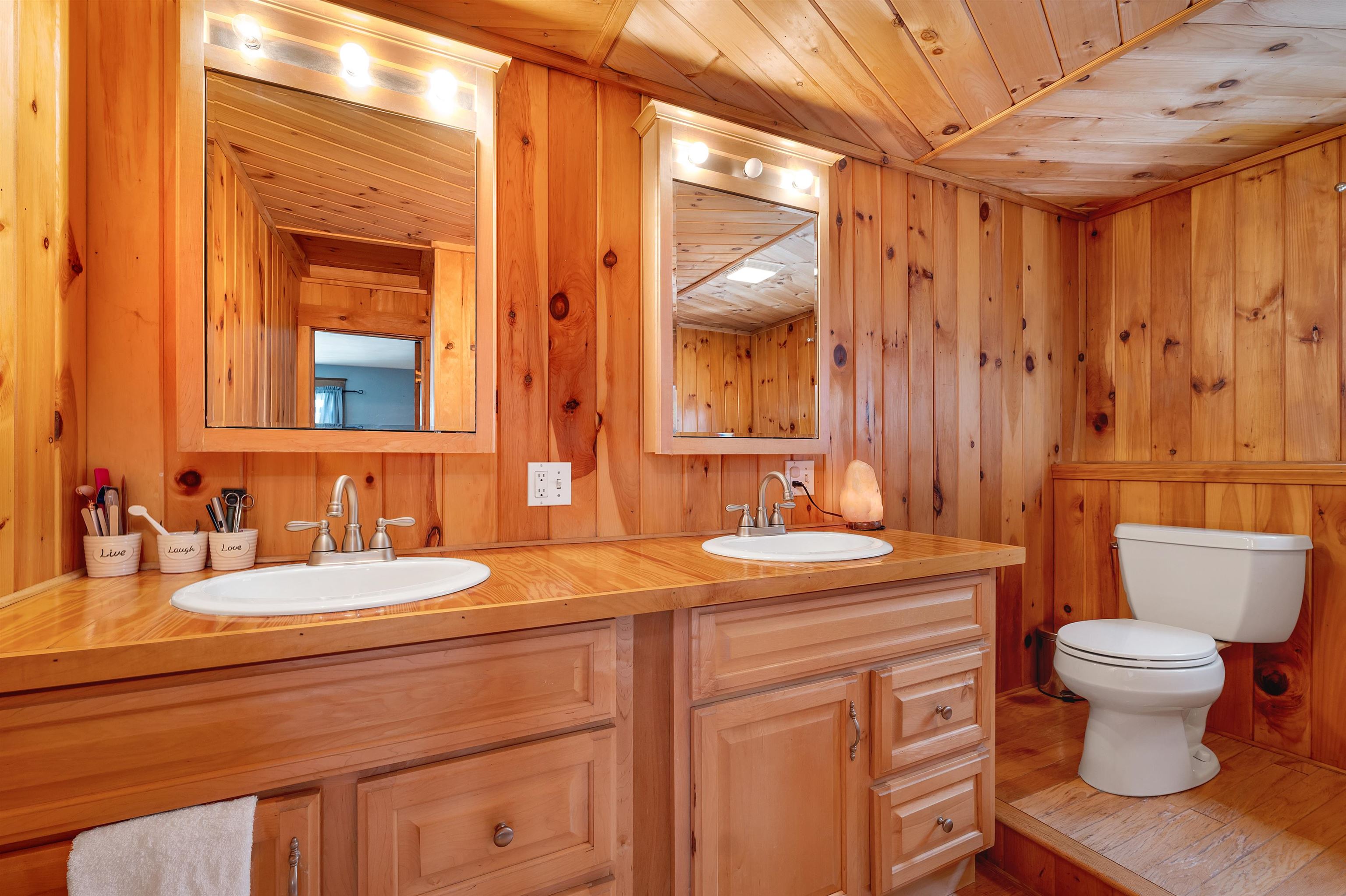 Laconia, New Hampshire 03246, United States, 4 Bedrooms Bedrooms, ,2 BathroomsBathrooms,Residential,Pending,151346