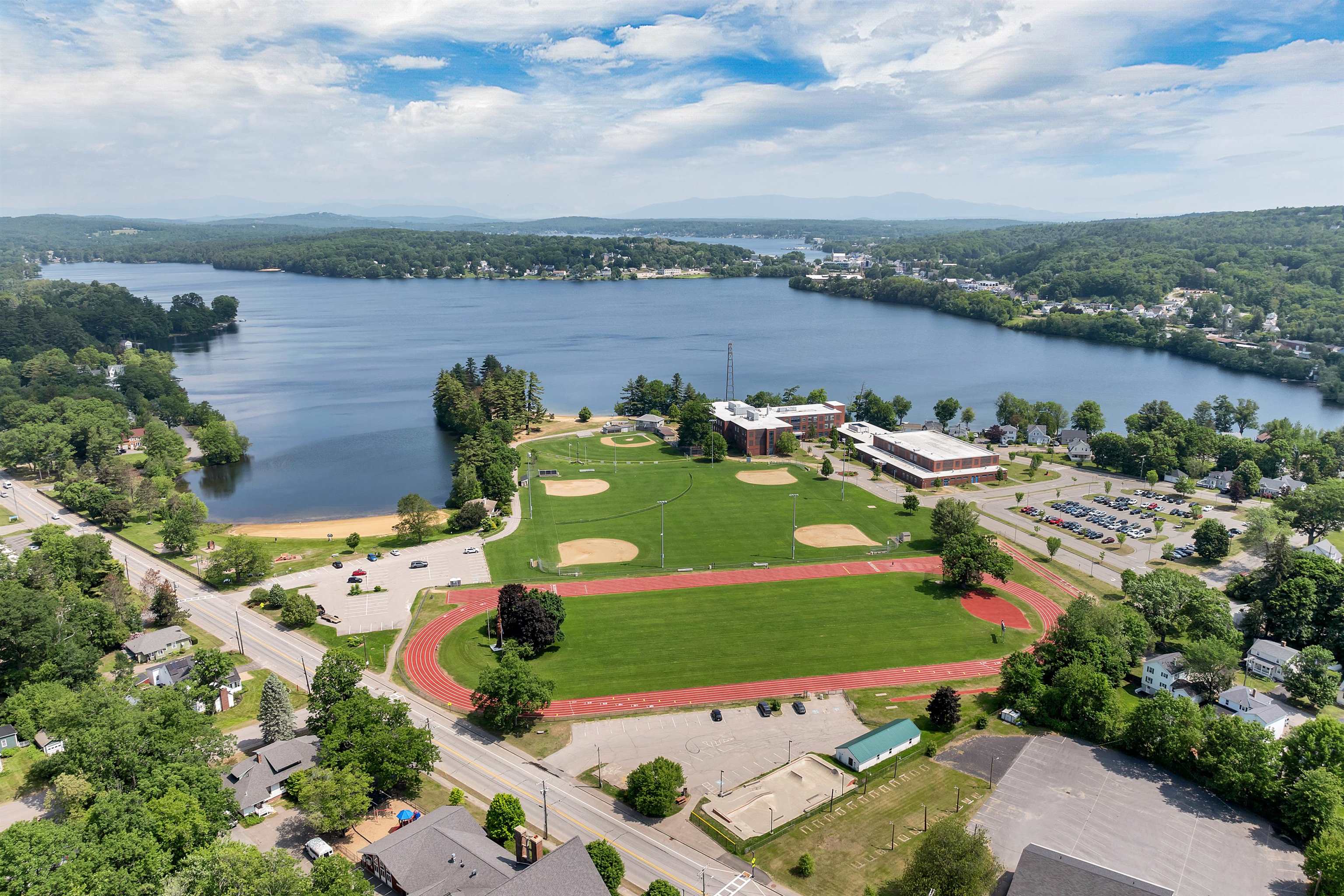 Laconia, New Hampshire 03246, United States, 4 Bedrooms Bedrooms, ,2 BathroomsBathrooms,Residential,Pending,151346