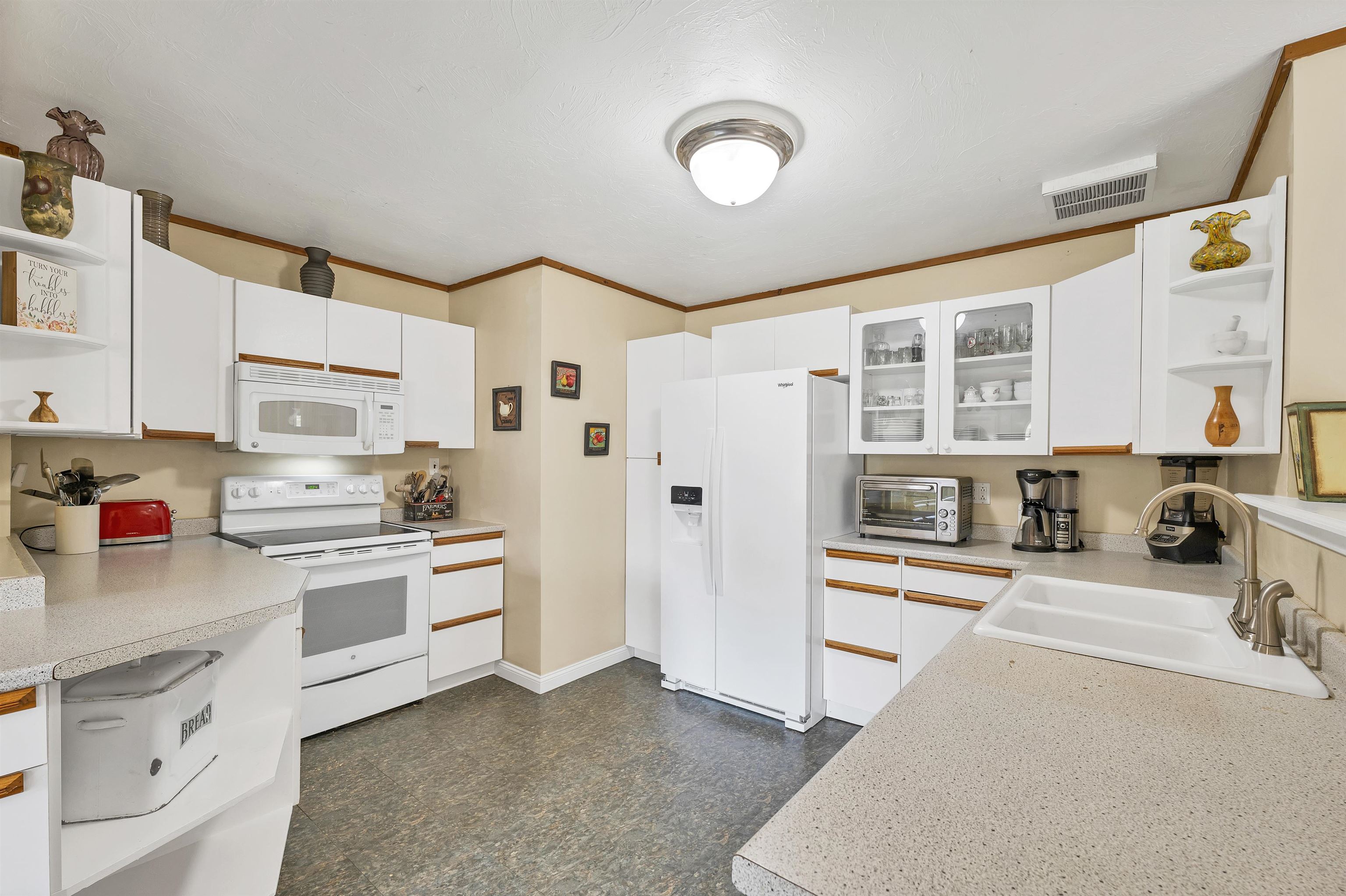 Laconia, New Hampshire 03246, United States, 4 Bedrooms Bedrooms, ,2 BathroomsBathrooms,Residential,Pending,151346