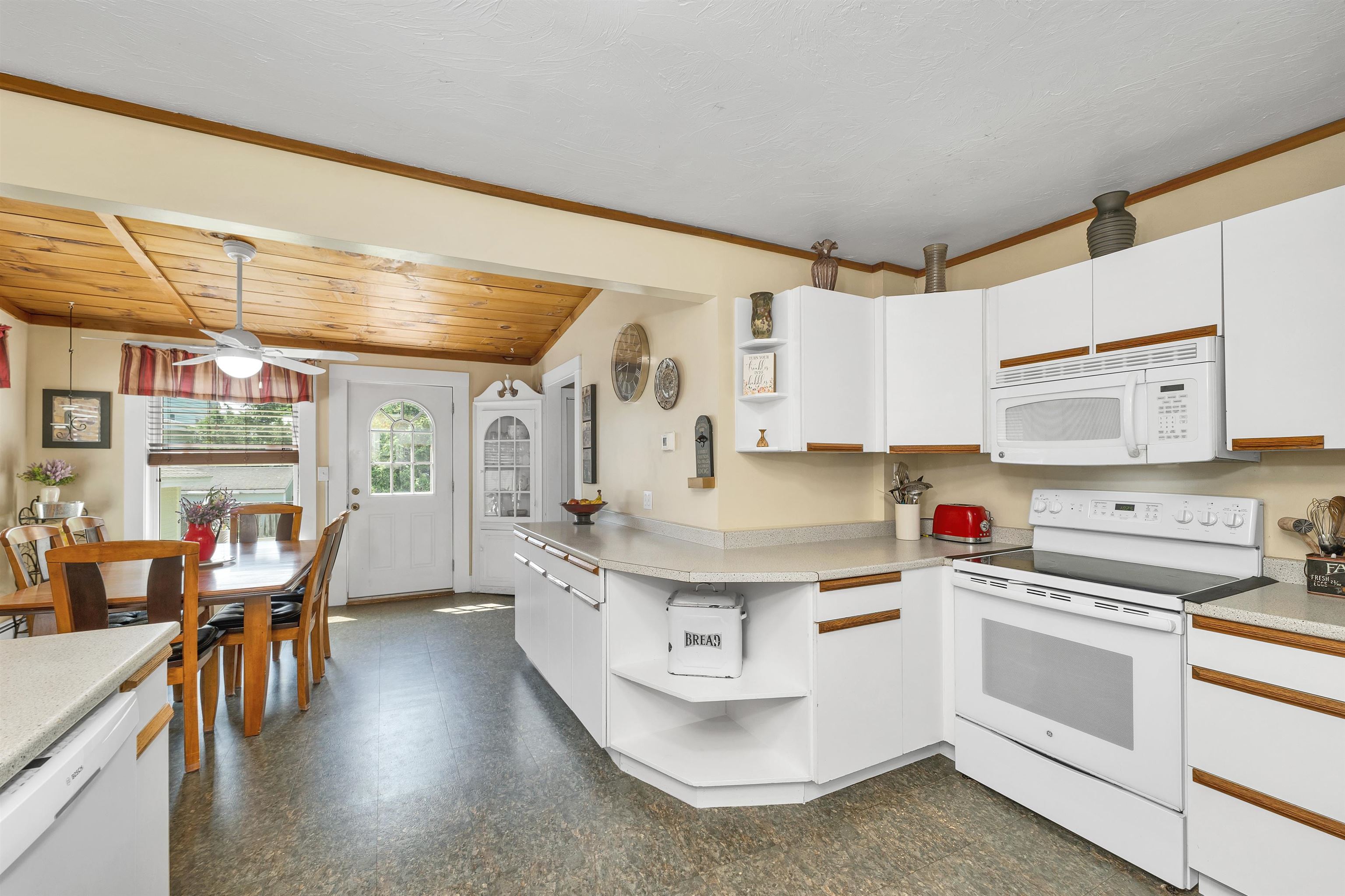 Laconia, New Hampshire 03246, United States, 4 Bedrooms Bedrooms, ,2 BathroomsBathrooms,Residential,Pending,151346