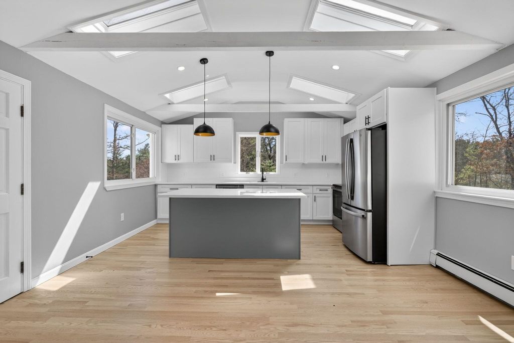 Photo of 27 Gilcreast Road, Londonderry, NH 03053 (MLS # 5082916)