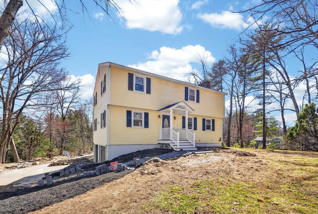Photo of 27 Gilcreast Road, Londonderry, NH 03053 (MLS # 5082916)
