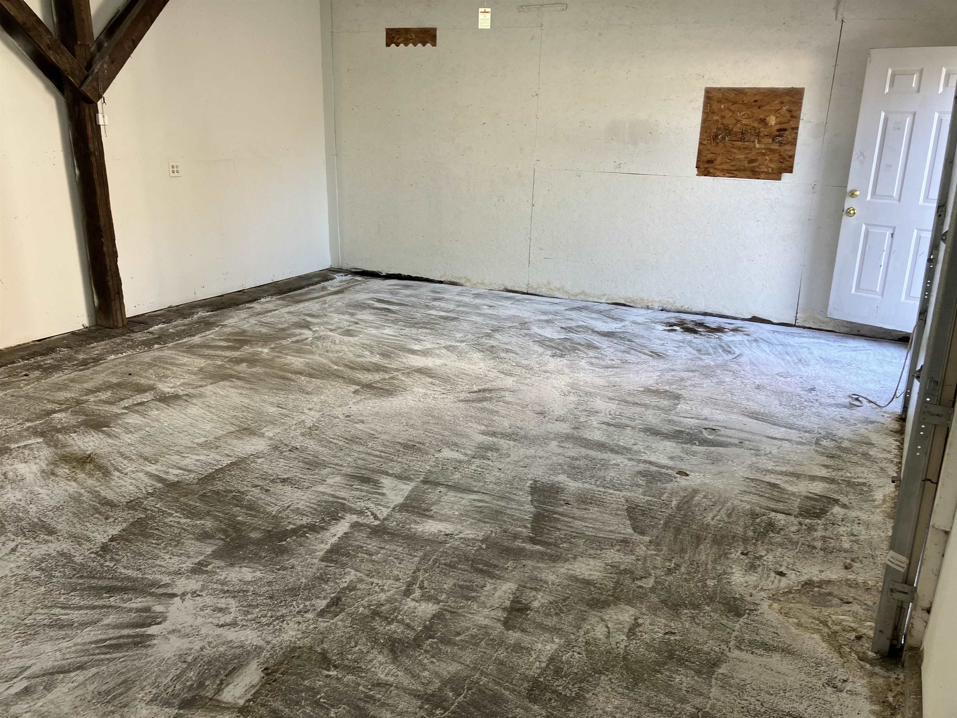 516 Mammoth Road B2/U1A W135