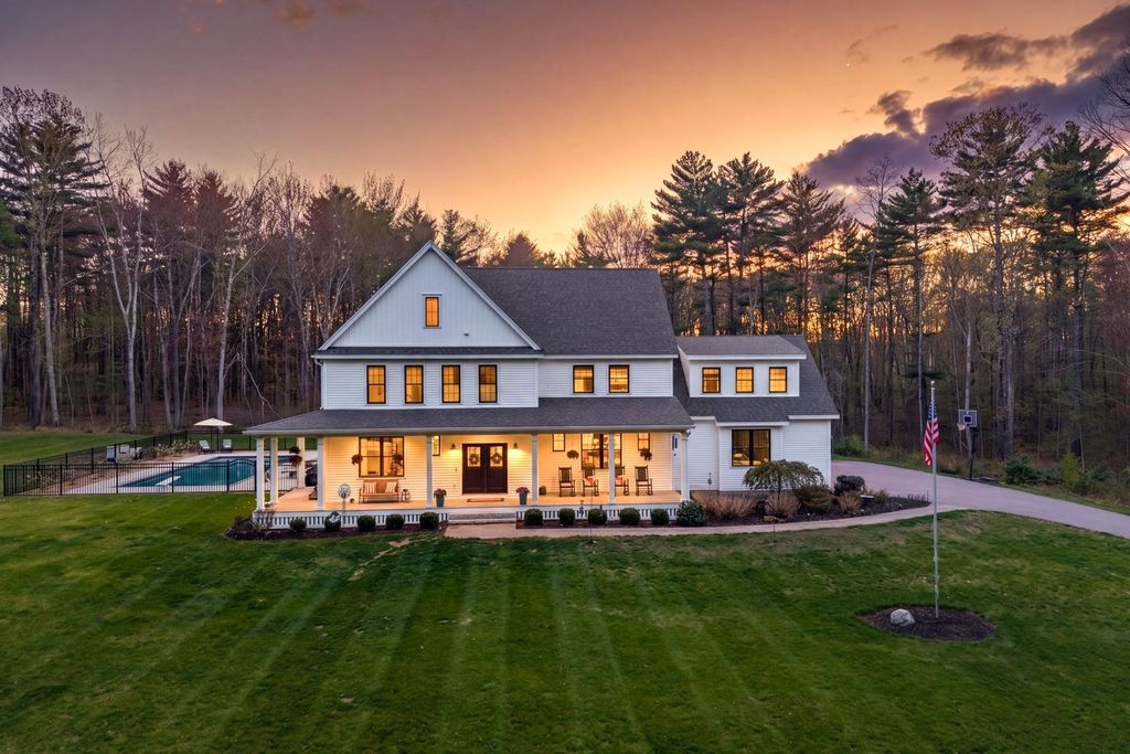 Photo of 14 Wiggin Way, Stratham, NH 03885 (MLS # 5088483)