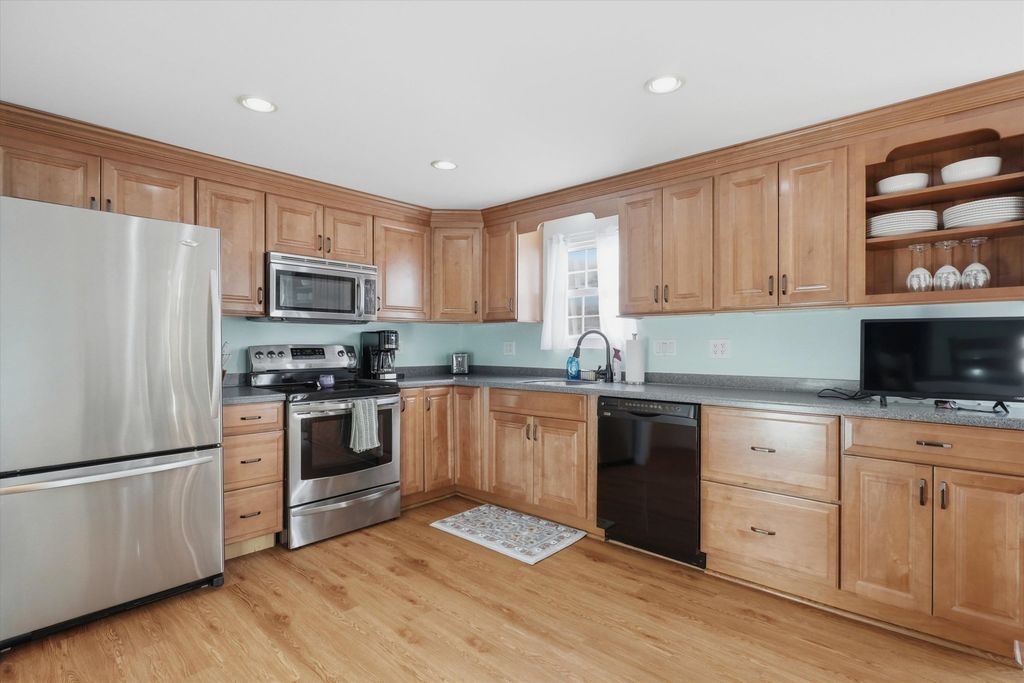 Photo of 186 Fieldstone Drive #186, Londonderry, NH 03053 (MLS # 5078622)