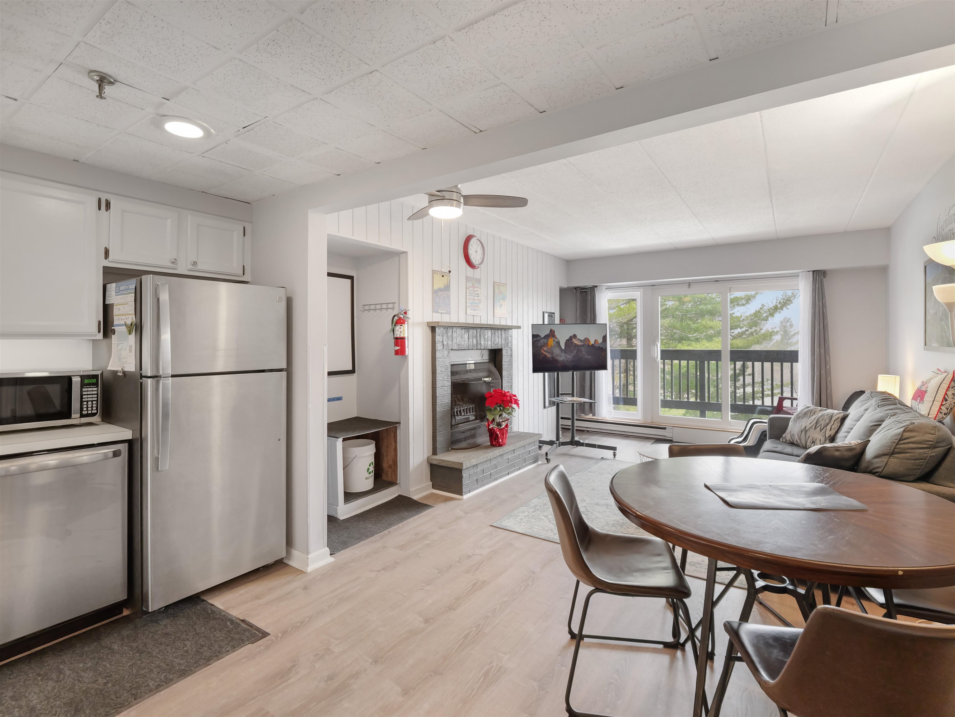 137 East Mountain Road 2D8