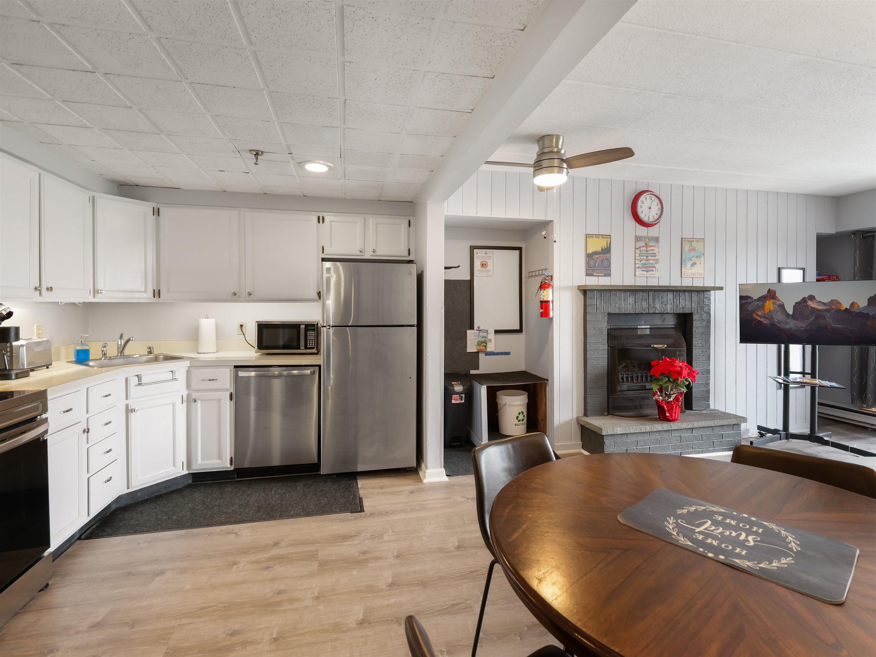 137 East Mountain Road 2D8