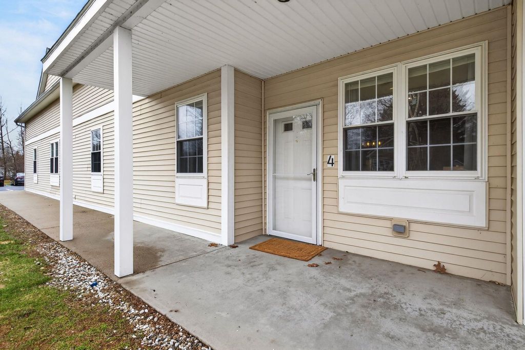 Photo of 95 Court Street #4, Exeter, NH 03833 (MLS # 5082910)