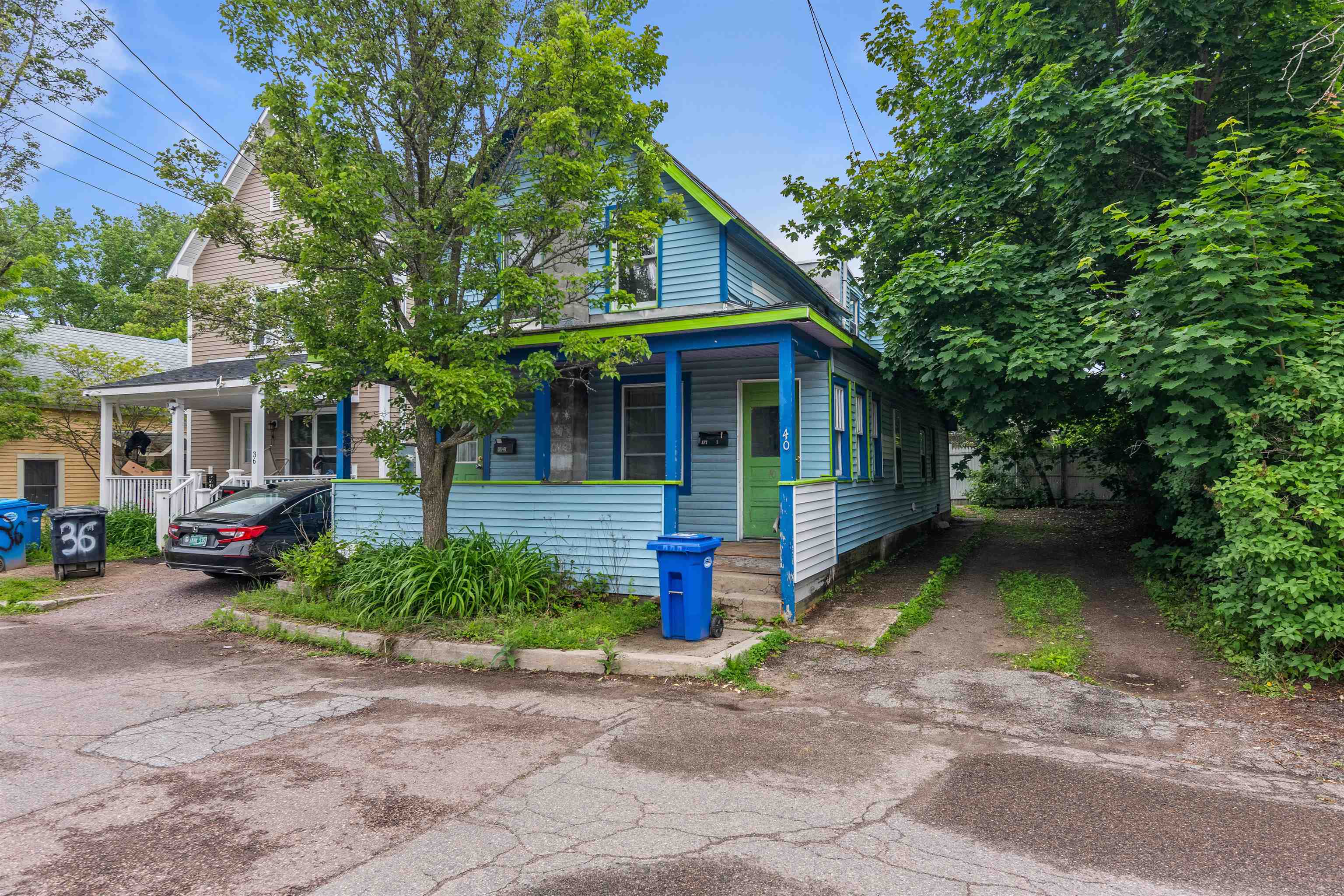 40-40 1/2 Convent Square