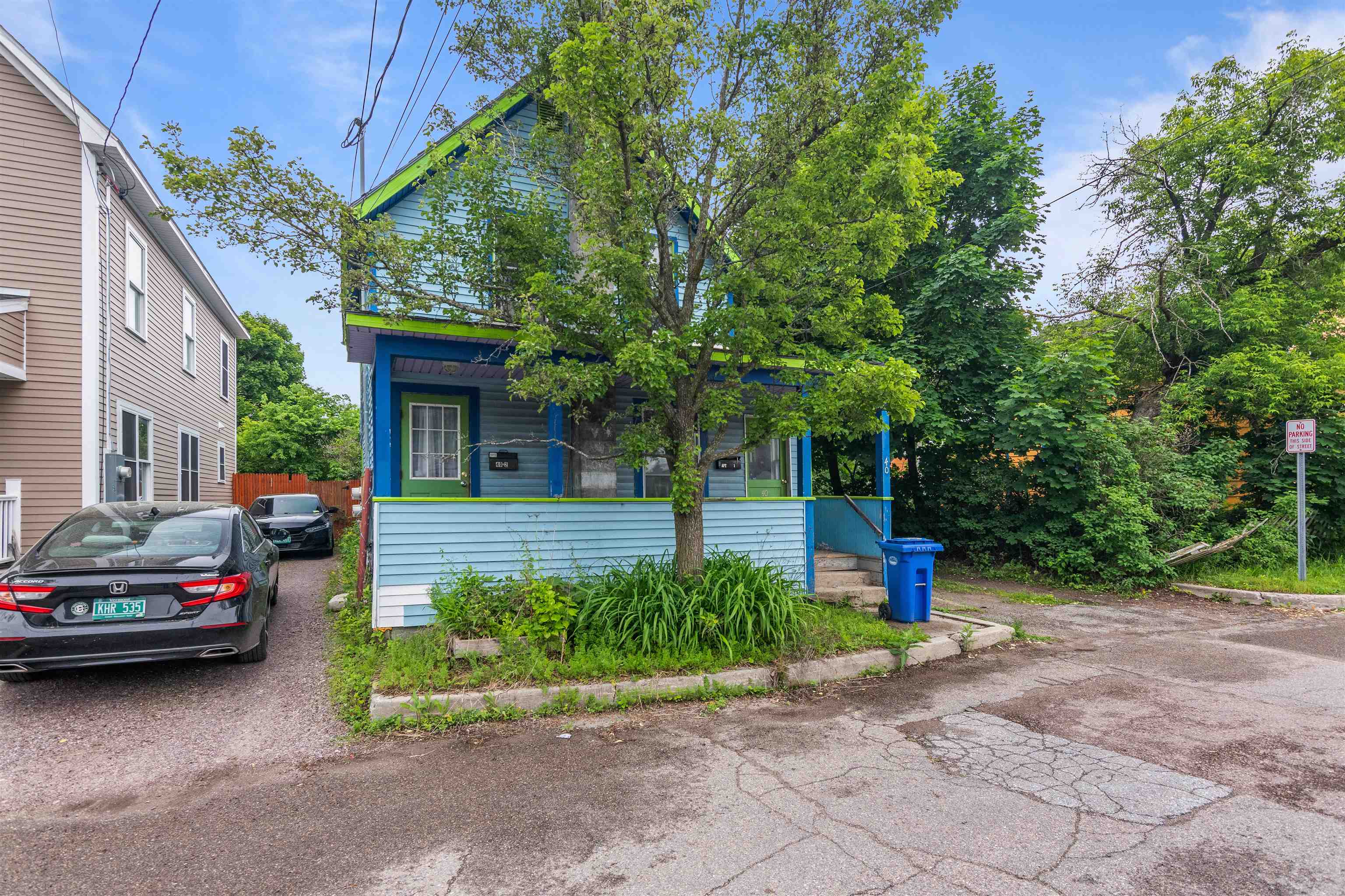 40-40 1/2 Convent Square