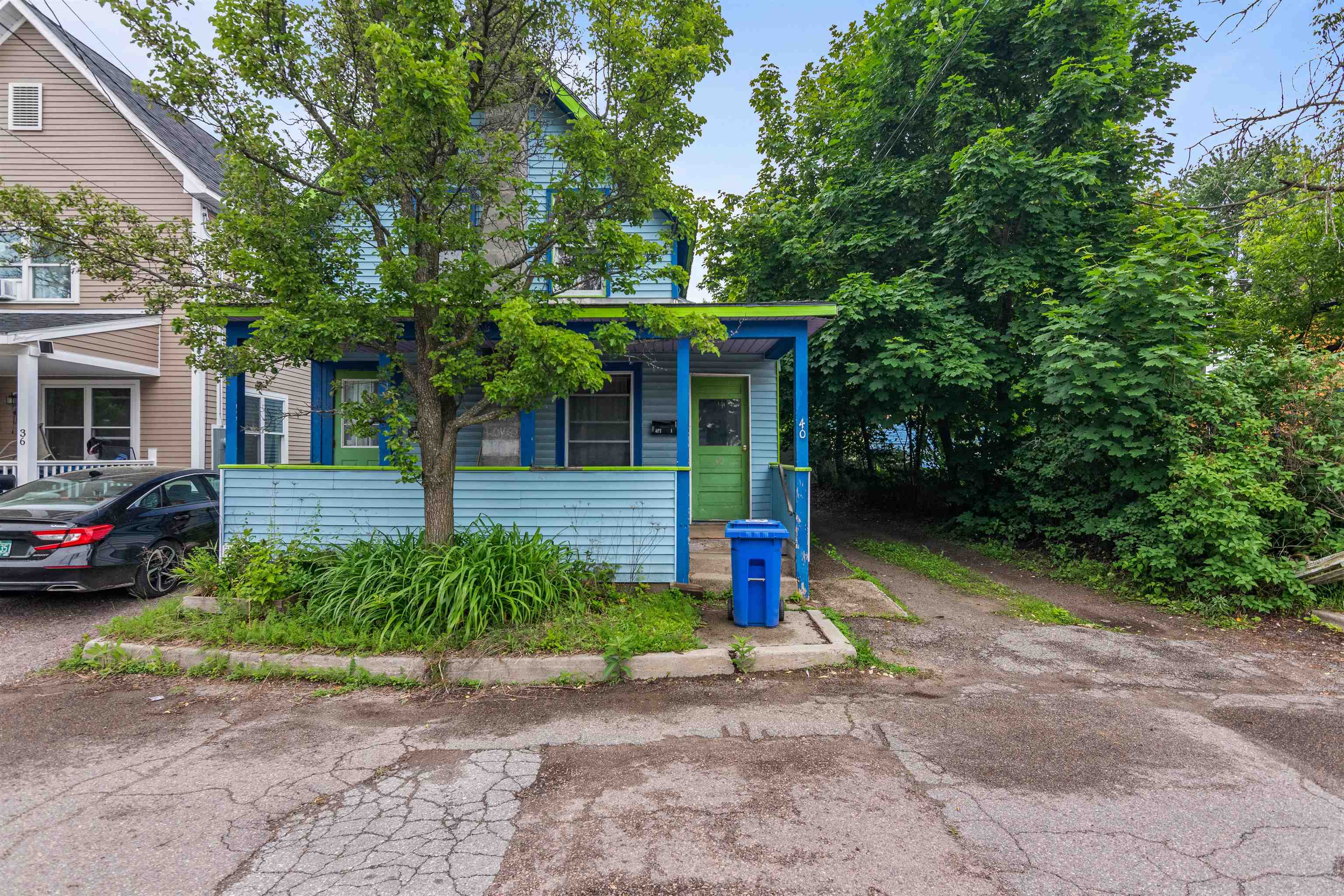 40-40 1/2 Convent Square